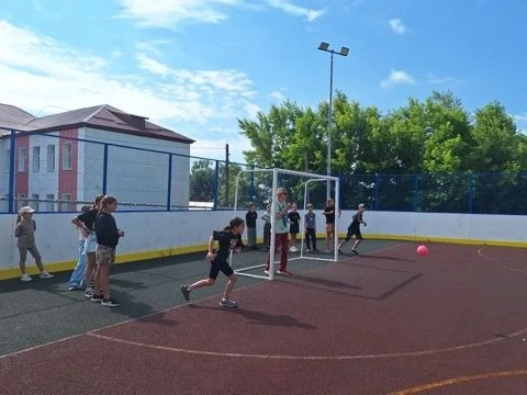 «День рекордов» на спортивной площадке! 

19 июня для ребят пришкольного лагеря «Орлёнок» в рамках р