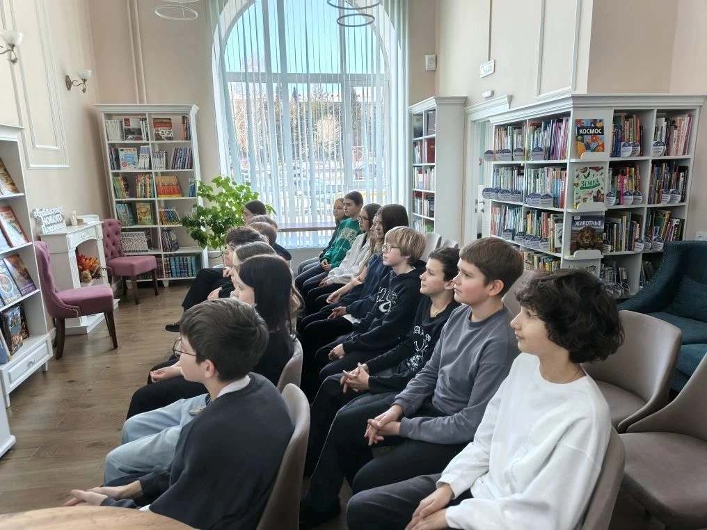 Память о юных героях⭐  Девочки и мальчики 6Б класса вместе с классным руководителем Багреевой К. В. 