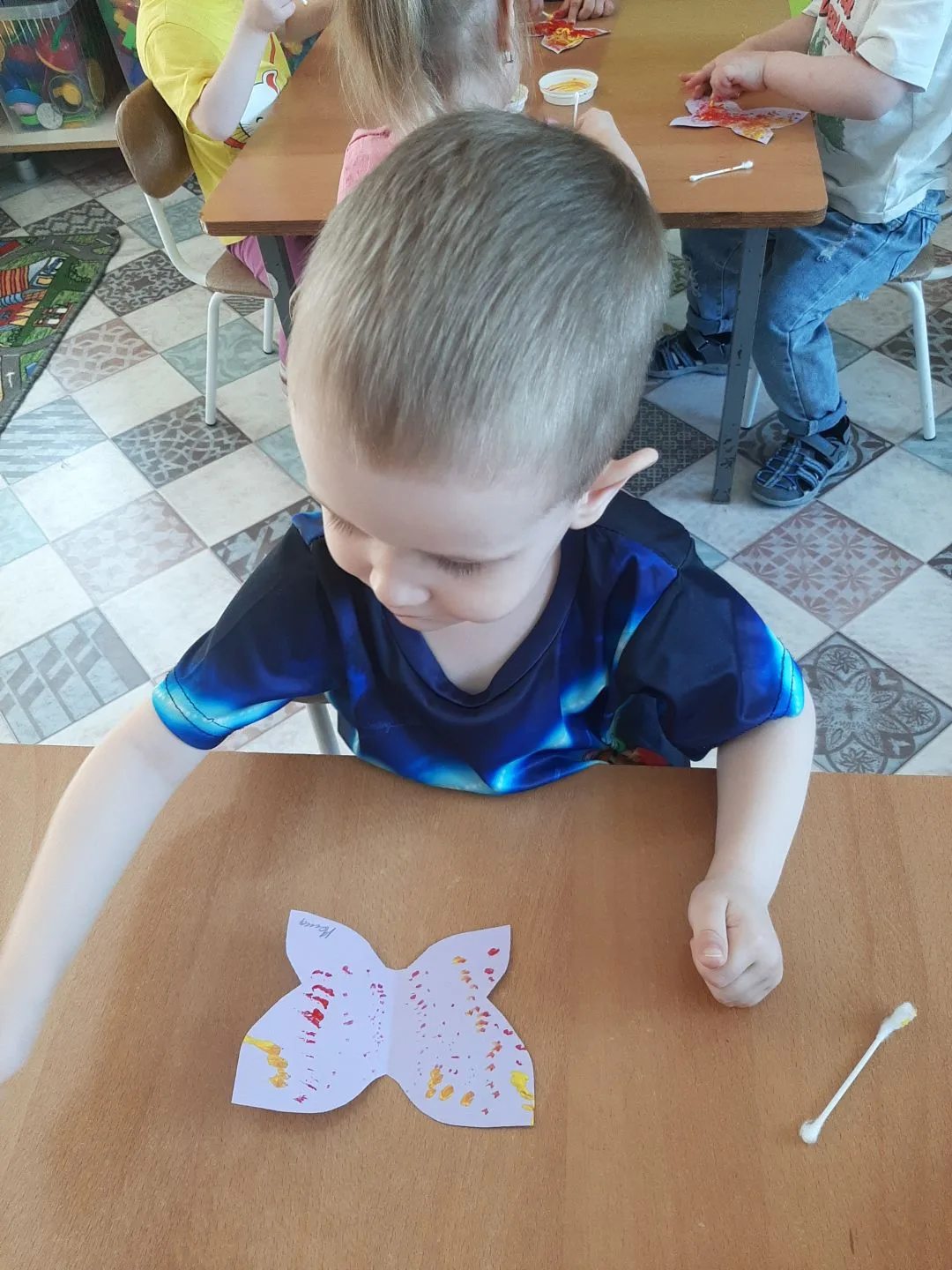 Сегодня в группе Колобок прошло заключительное в этом учебном году занятие кружка "Радуга малышей". 