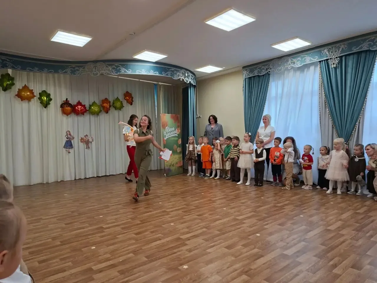 🍁 Первый осенний праздник у воспитанников групп «Совята», «Озорники» и «Затейники»!🦉✨