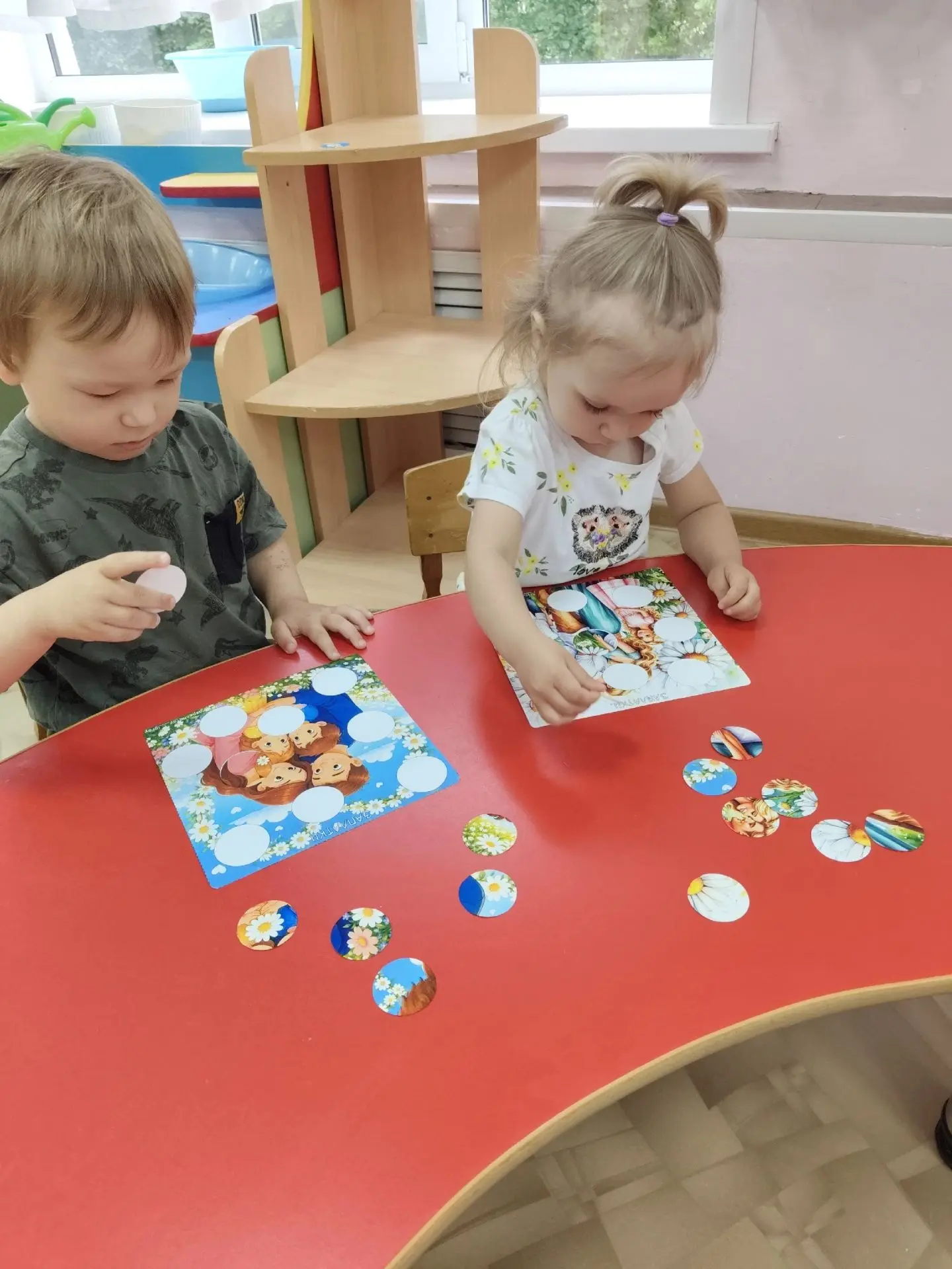 В рамках тематической недели "Моя семья" 🧑‍🧑‍🧒‍🧒 дети первой младшей группы поговорили о семье! 