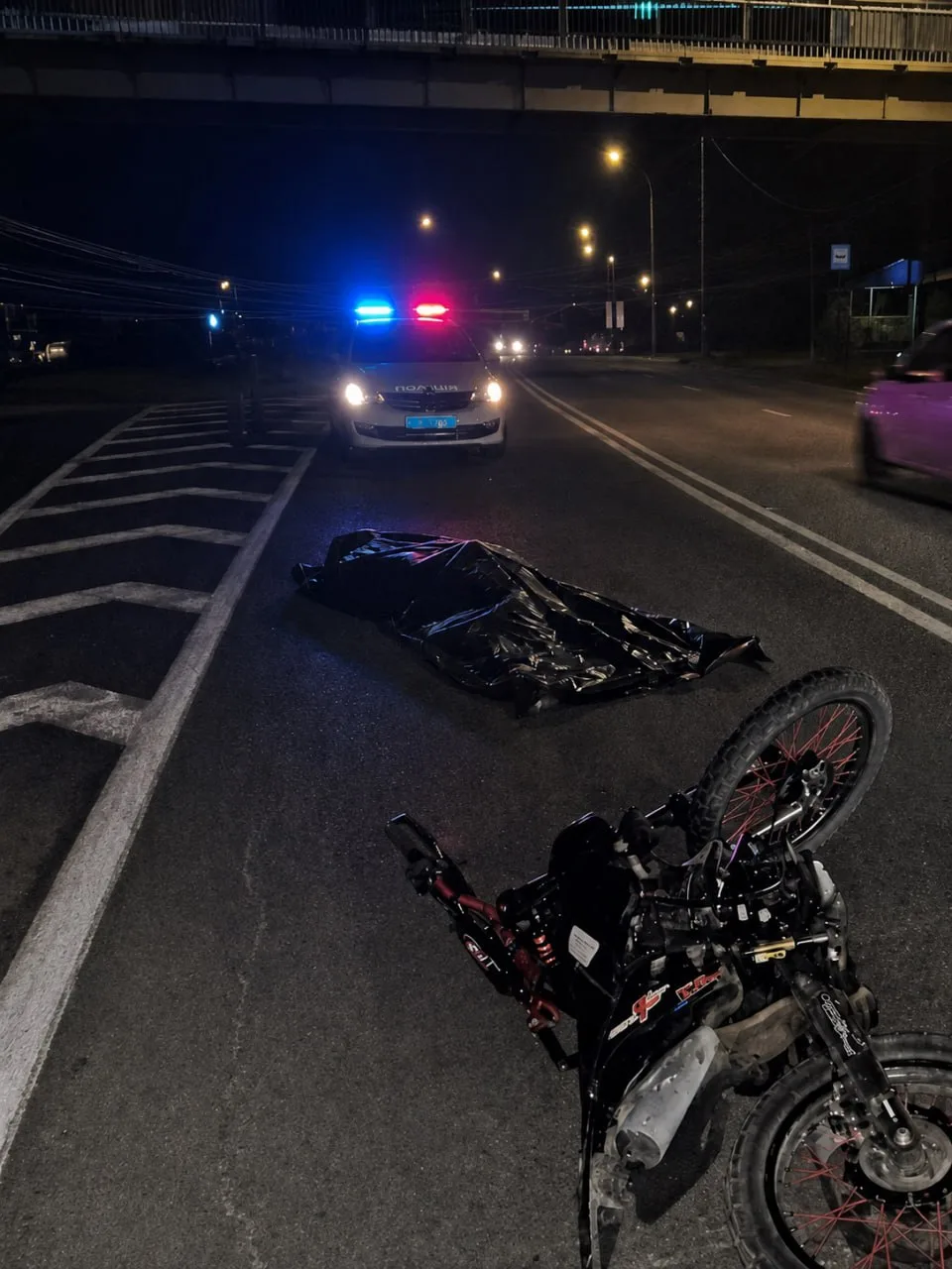 🏍️💔 Смертельное ДТП на Менжинского: мотоциклист влетел в бетонную опору моста

📍 ул. Менжинского,