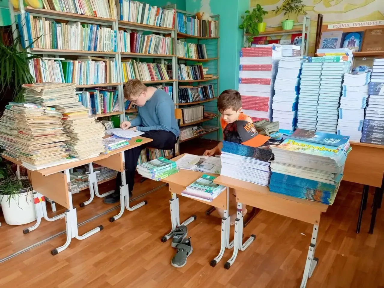 ‎Школьная акция "Помоги учебнику!" получила отклик от наших ребят!
‎
‎На этой неделе приводить учебн