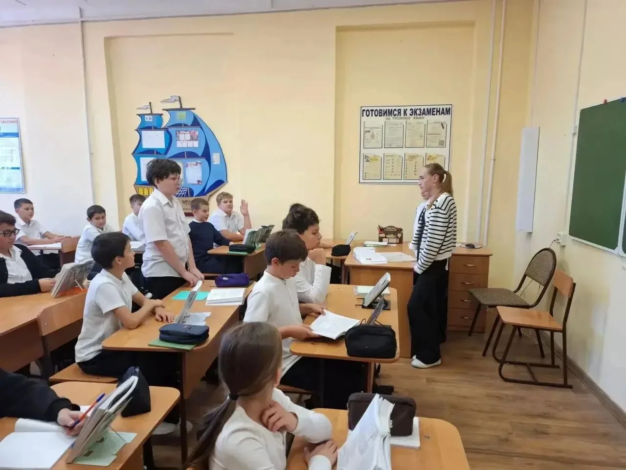 📚 Один день, когда всё меняется местами!📔