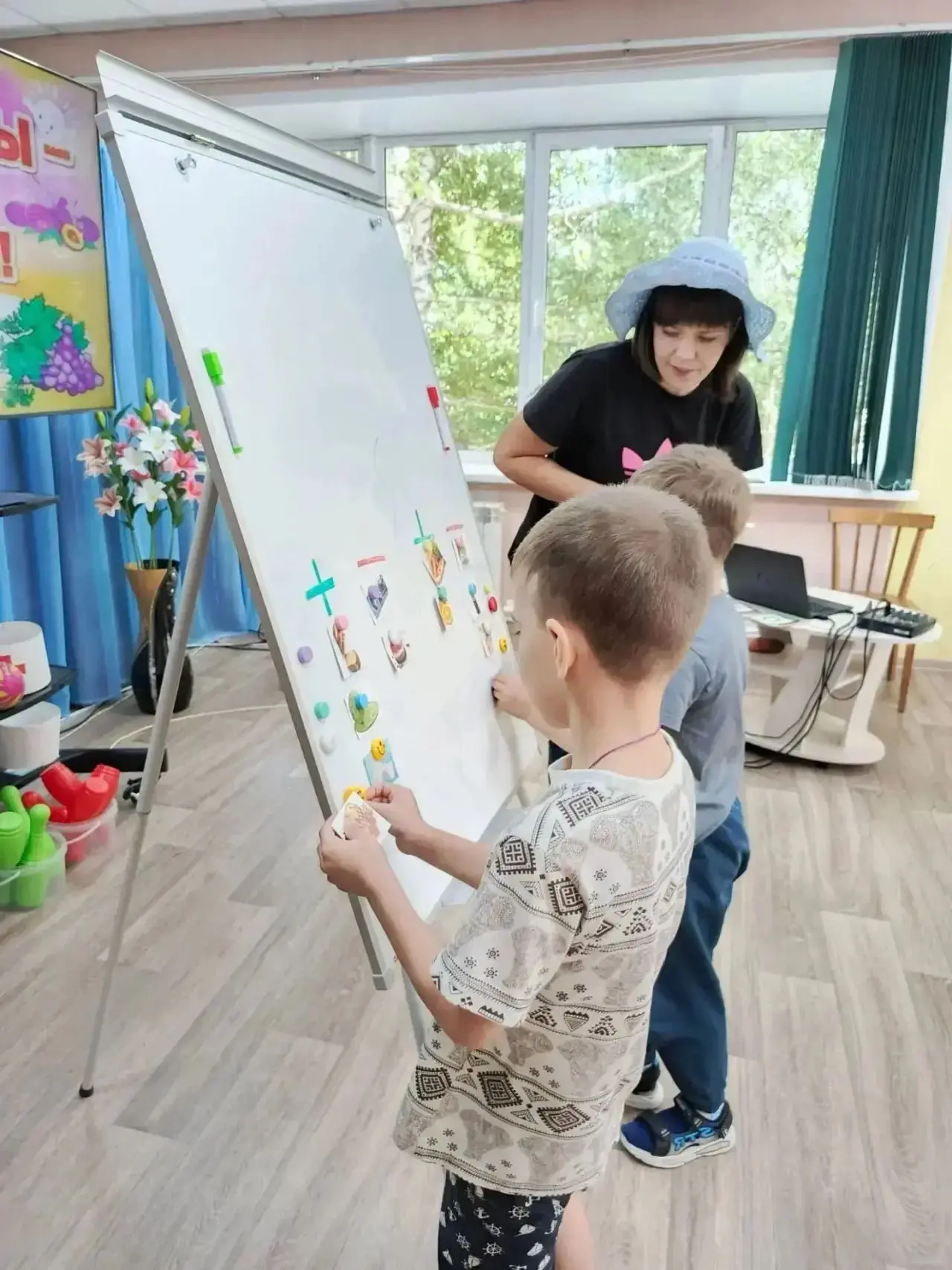 #ЛетоСбиблиотекой!
КАК ДОШКОЛЯТА ОТКРЫЛИ СЕКРЕТ СТРАНЫ ВИТАМИНИИ

24 июля в стенах Заволжской библио