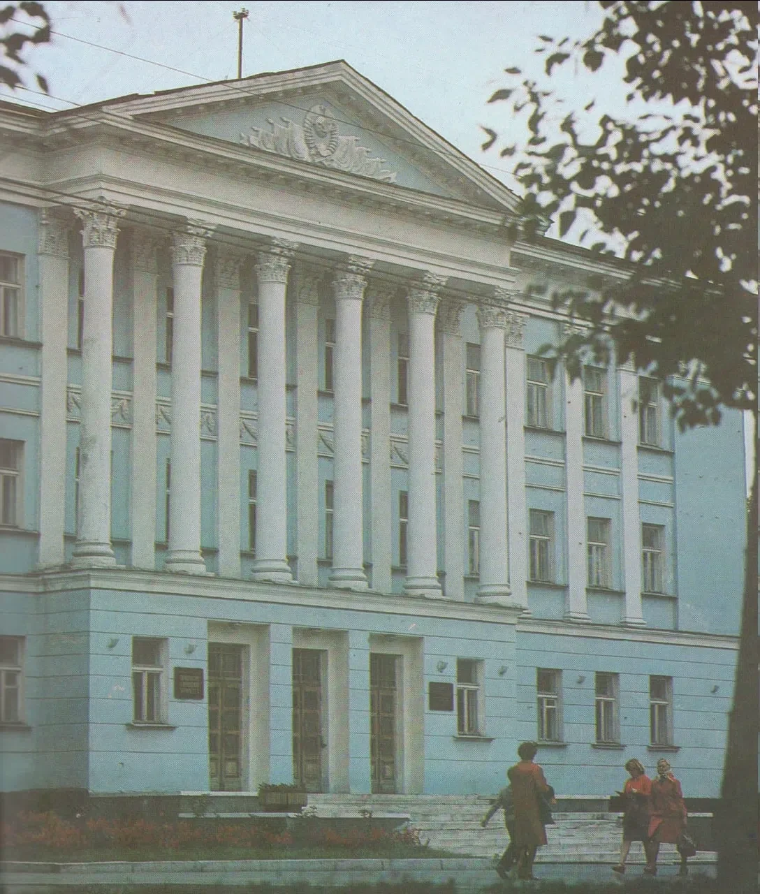 📸 Здание горкома КПСС в советские годы

Сейчас в нем располагается корпус института культуры

@barn