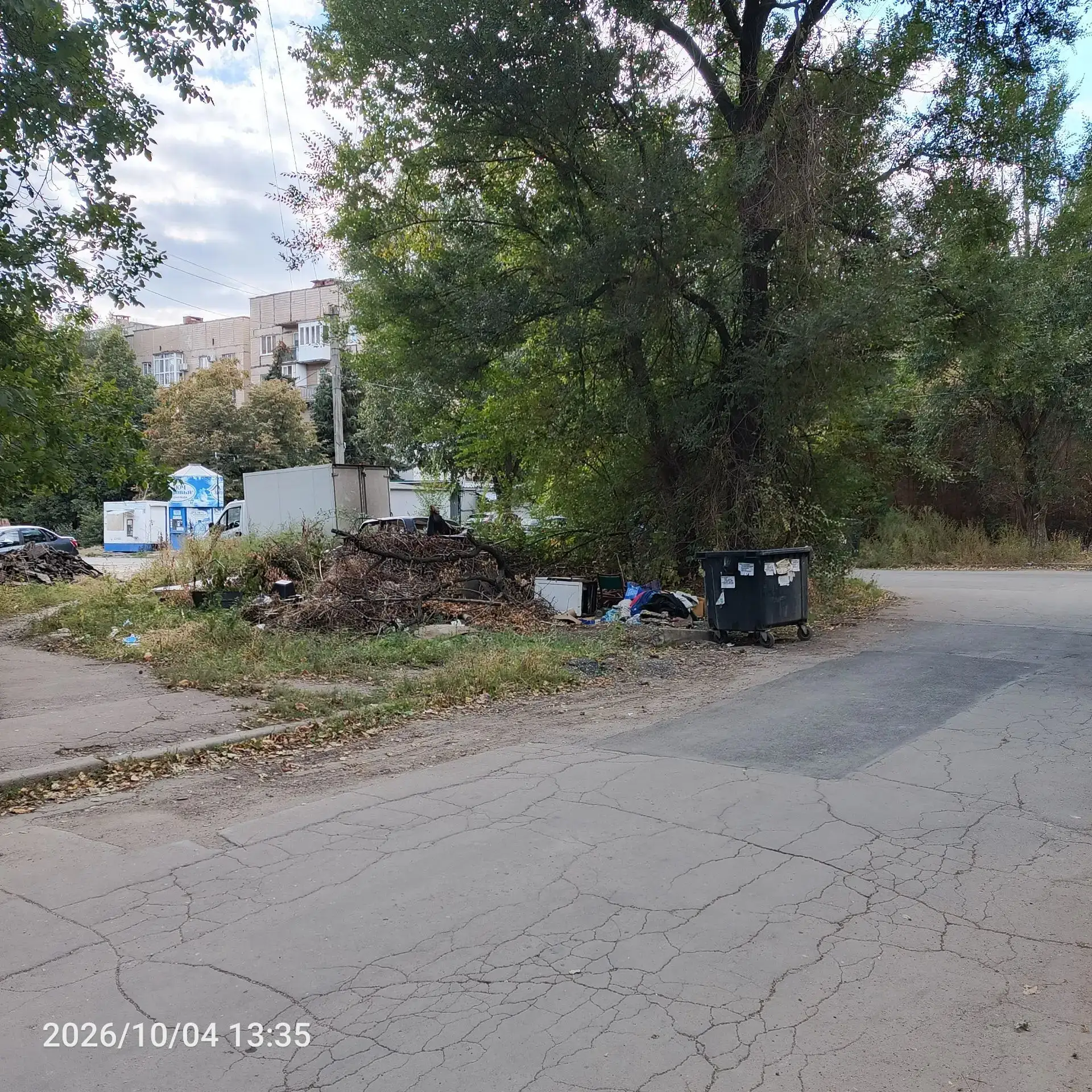 🗑 «Кто наконец уберёт эту свалку?»: жители Донецка показали, во что превратилась терри...