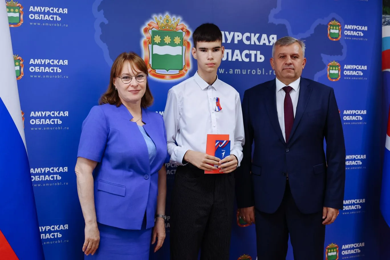 🇷🇺 Юные амурчане получили первые паспорта в канун Дня России

В преддверии главного государственно