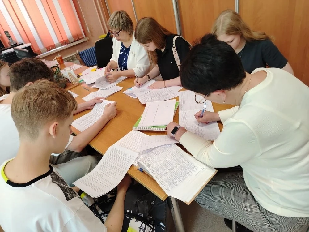 Сегодня, в нашем детском саду, открыли трудовое лето. На оформление трудовых отношений ...