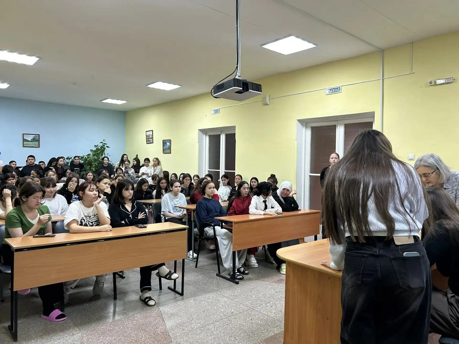 Первокурсники познакомились с правилами проживания в общежитии