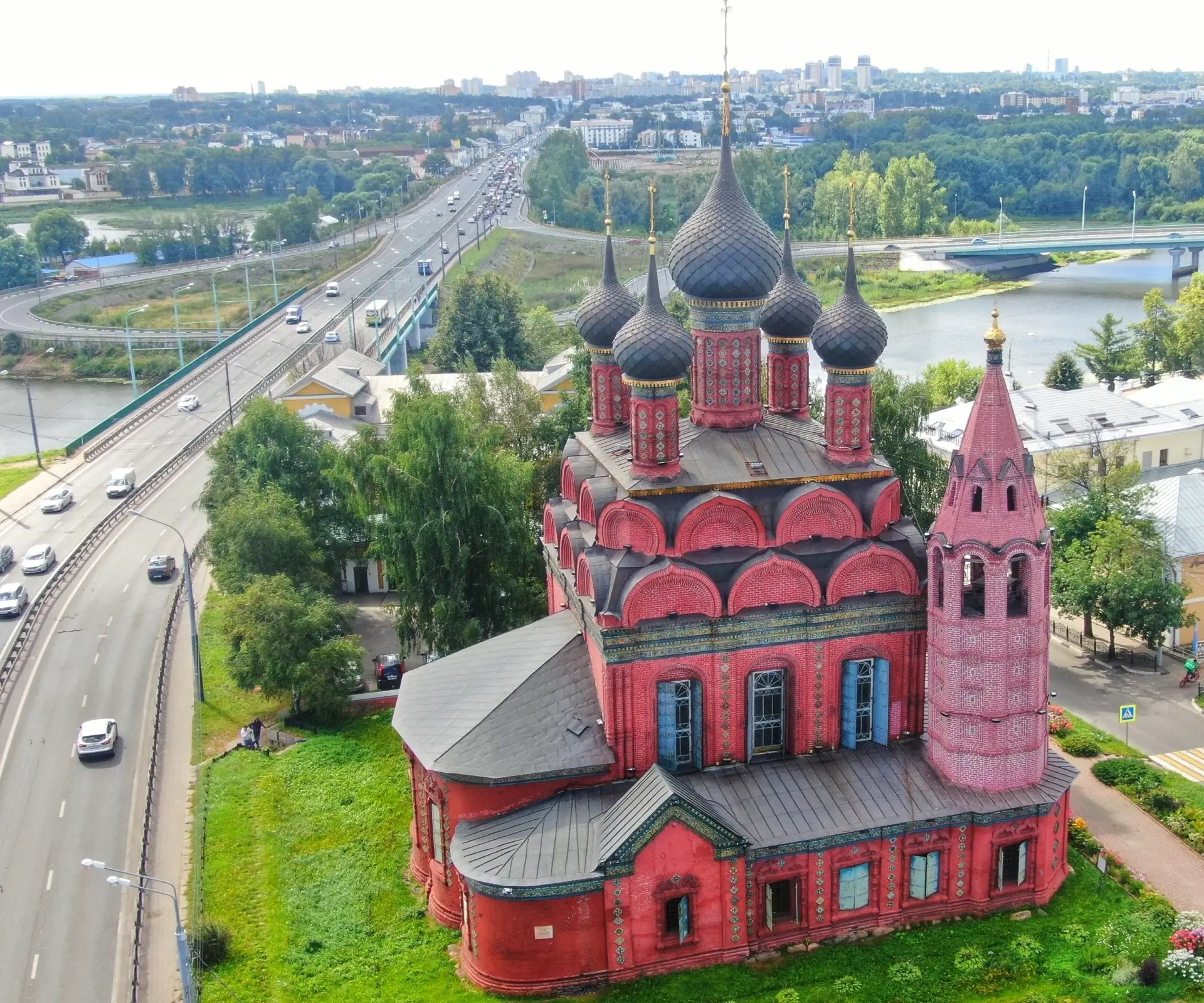 А вы знали, что один из самых узнаваемых храмов Ярославля одновременно является и одним...