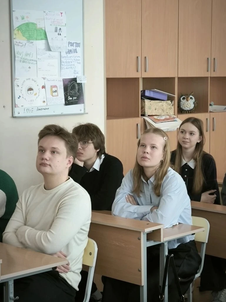 📚 Учащиеся 11а класса приняли участие в лекции-диалоге на тему «Право и правосознание». Встречу пров
