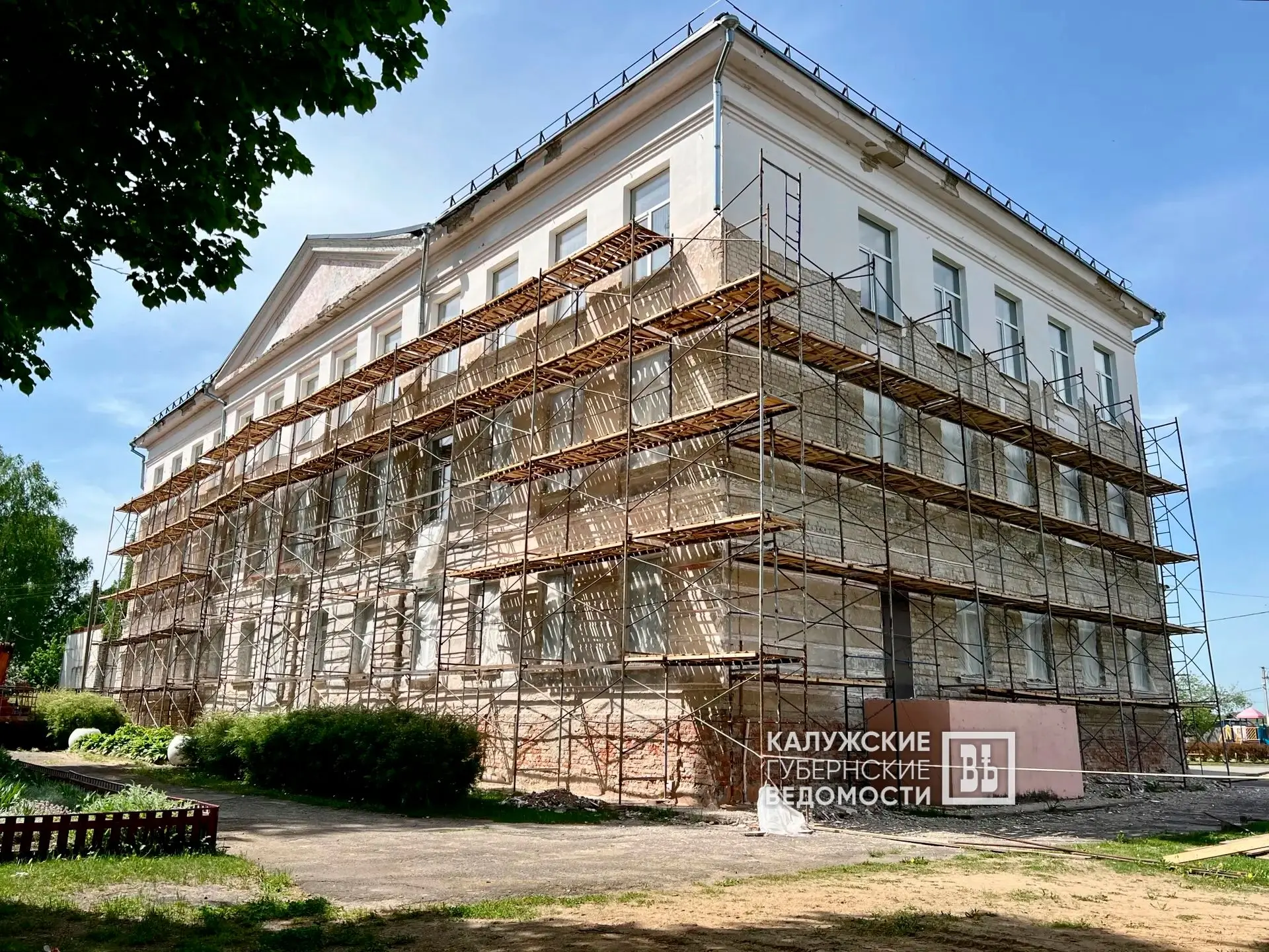 🏫 Школу «Росток» отремонтируют в Куйбышевском районе  В поселке Бетлица началось обновление фасада з