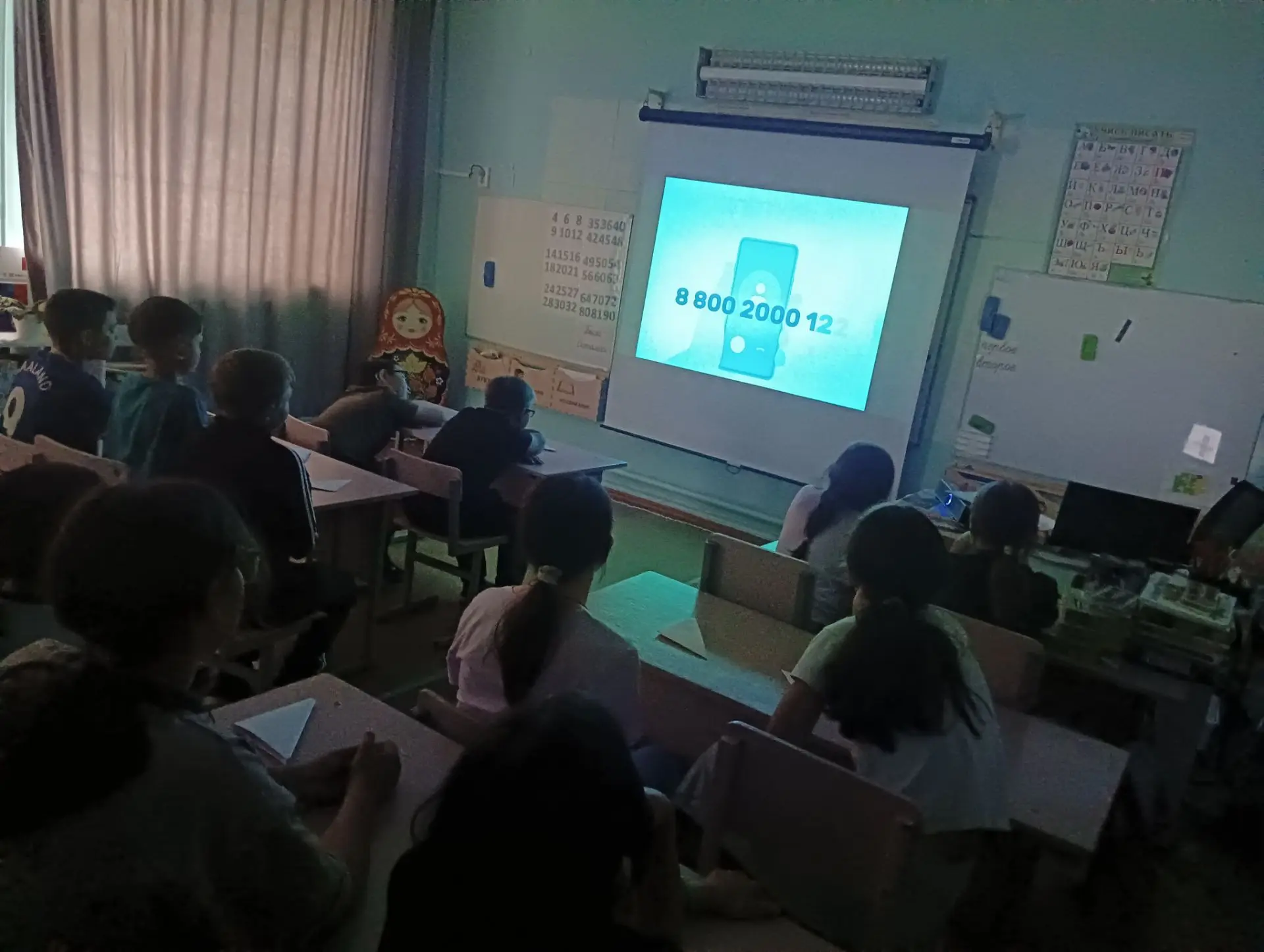 17 день. В пришкольном лагере для ребят провели важную беседу о работе Единого общероссийского телеф