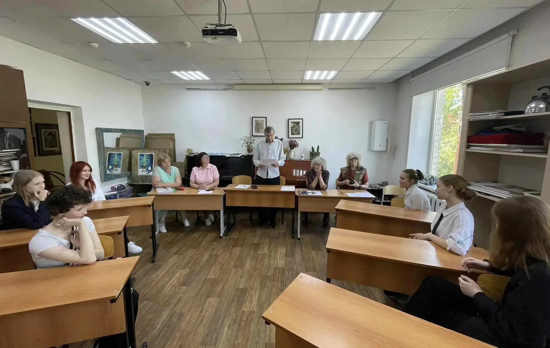 🖼️18 мая выпускники 8 класса направления "Изобразительное искусство" сдавали экзамен по предмету "И