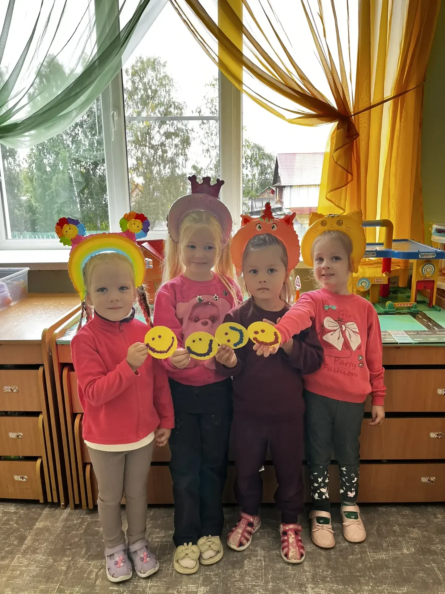 Дорогие родители! 🤗День улыбки — это действительно здорово! Пусть в вашем доме всегда ...