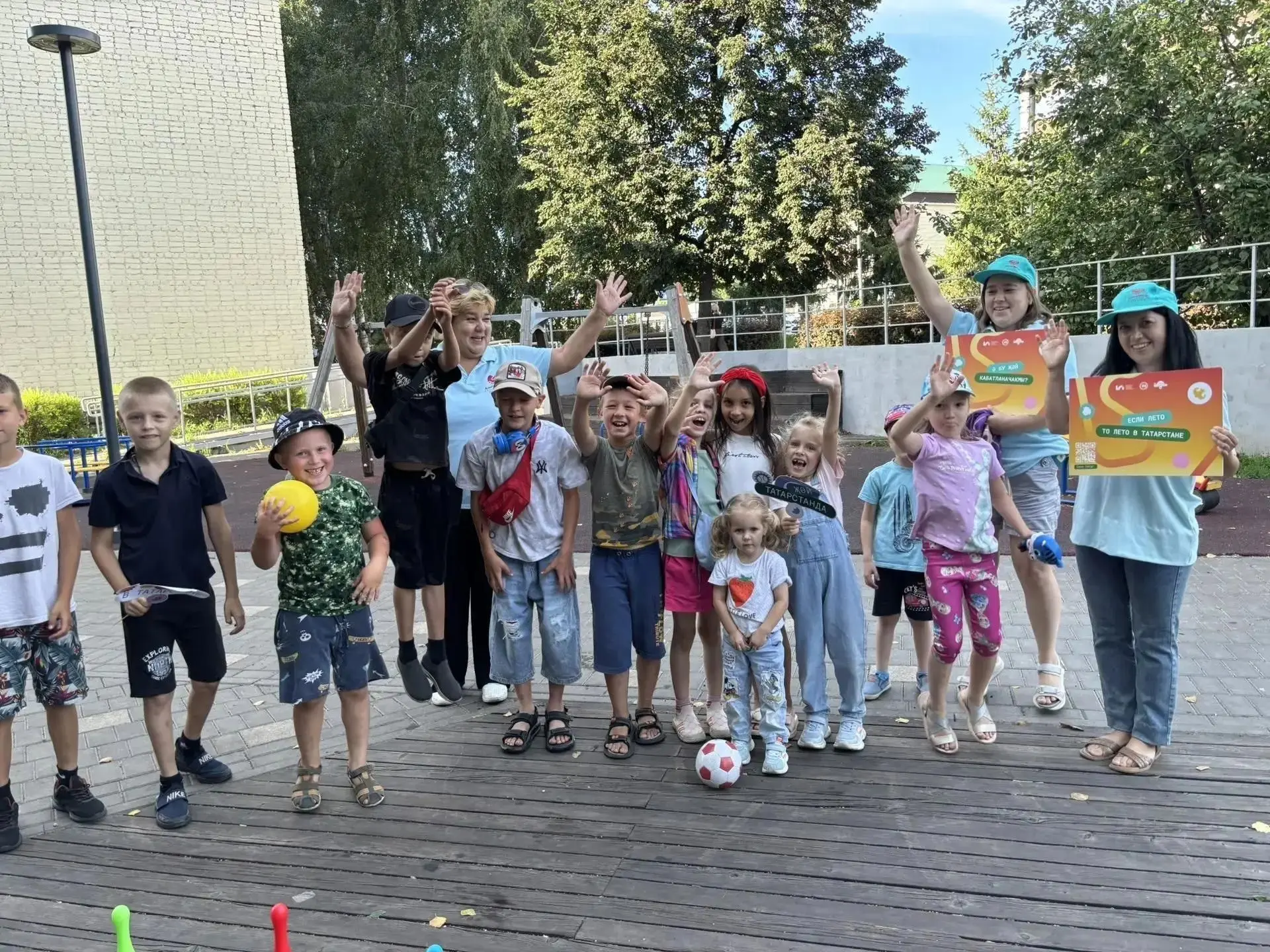 Лето в Татарстане: библиотека вышла в сквер!

Центральная библиотека Нурлата провела яркую развлекат