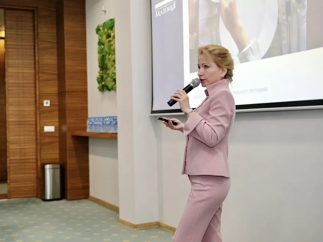 ⚡ Деловой этикет — компетенция успешного руководителя

В завершающем модуле проекта «Герои Ямала» уч