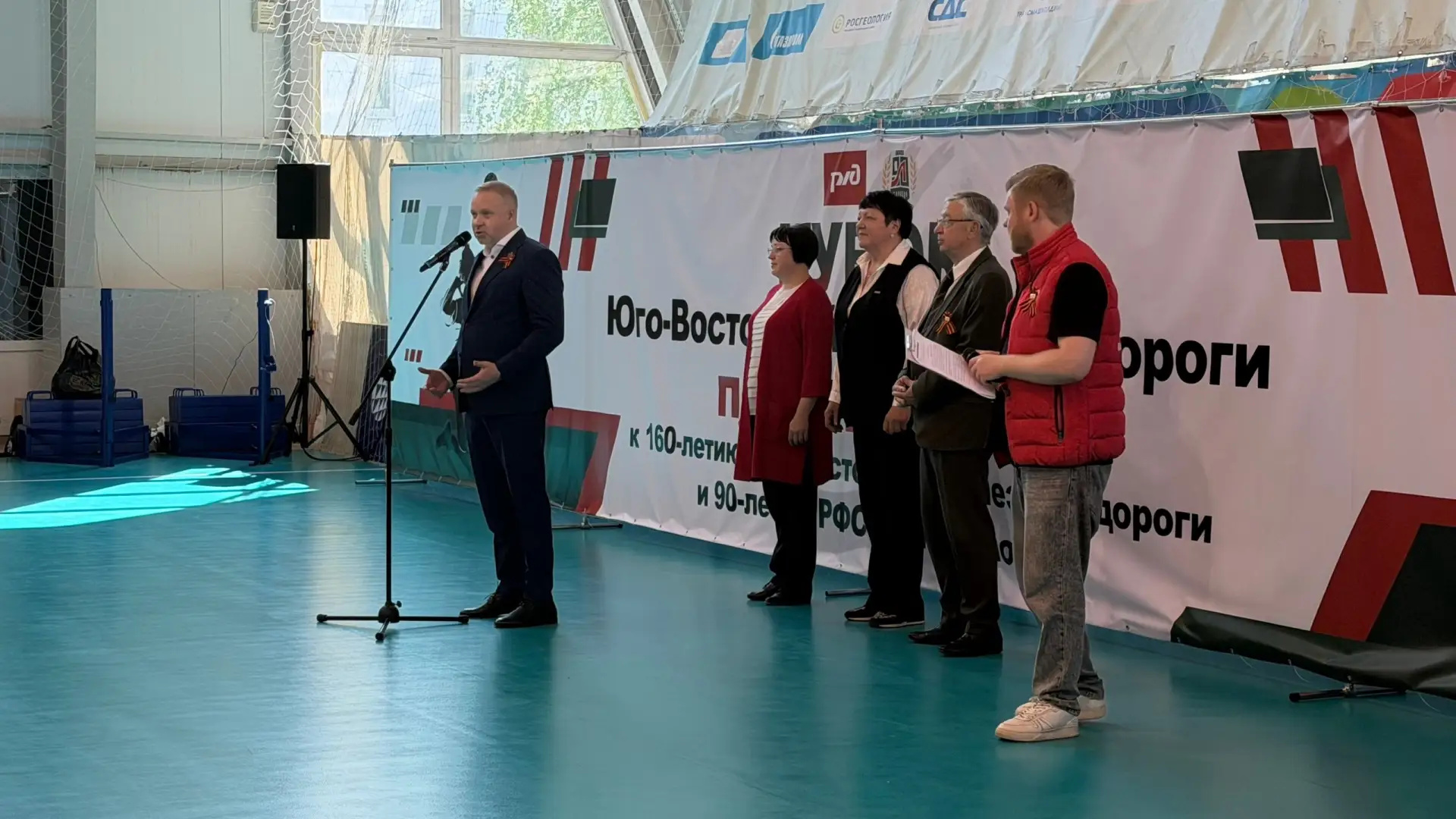 Студенты филиала посетили Кубок Юго-Восточной железной дороги по волейболу среди мужчин.  Состязание