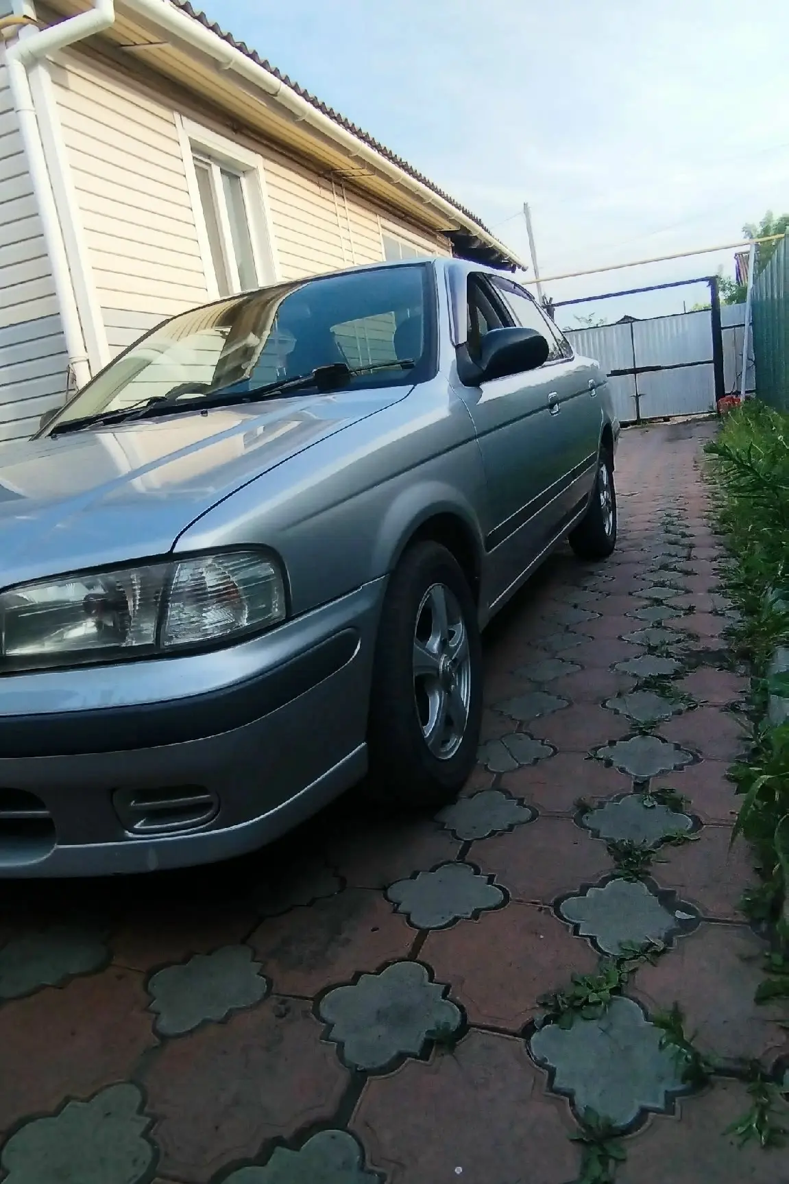 Продам авто на полном уверенном ходу. Двигатель и АКПП контрактные .Машина 1999  Г. В. Кузов в отлич