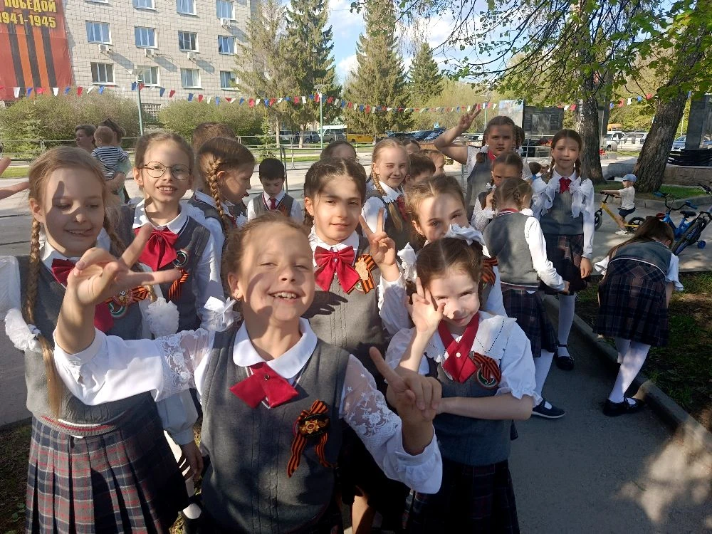 🥳🥳🥳Та-даааааааам, а вот и ещё одно 1 место в копилочку нашего школьного хора "Фантазия". Поздравляем