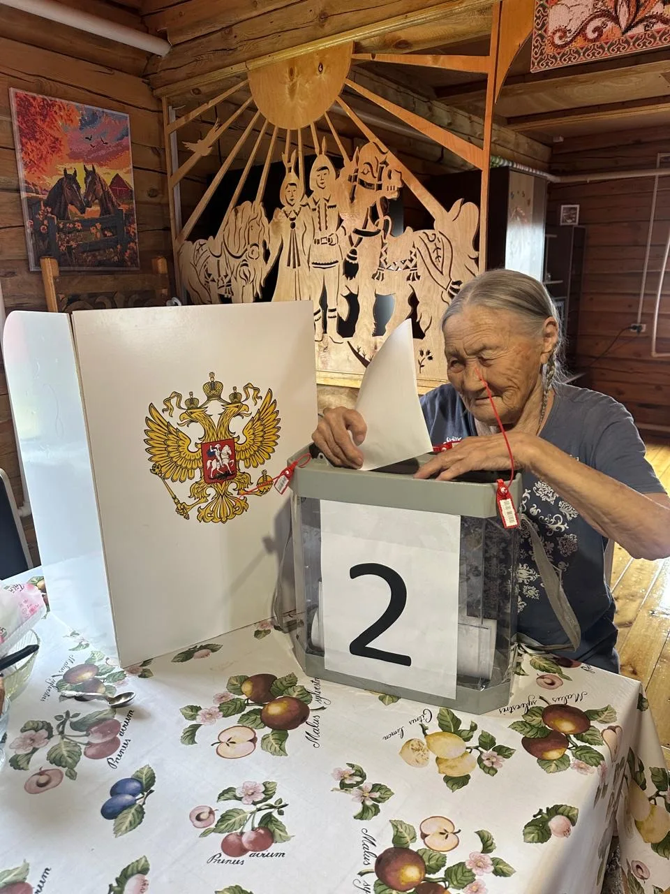 Чочуга 89 саастаах ытык кырдьаҕас Варвара Чиряева дьиэтигэр куоластаата