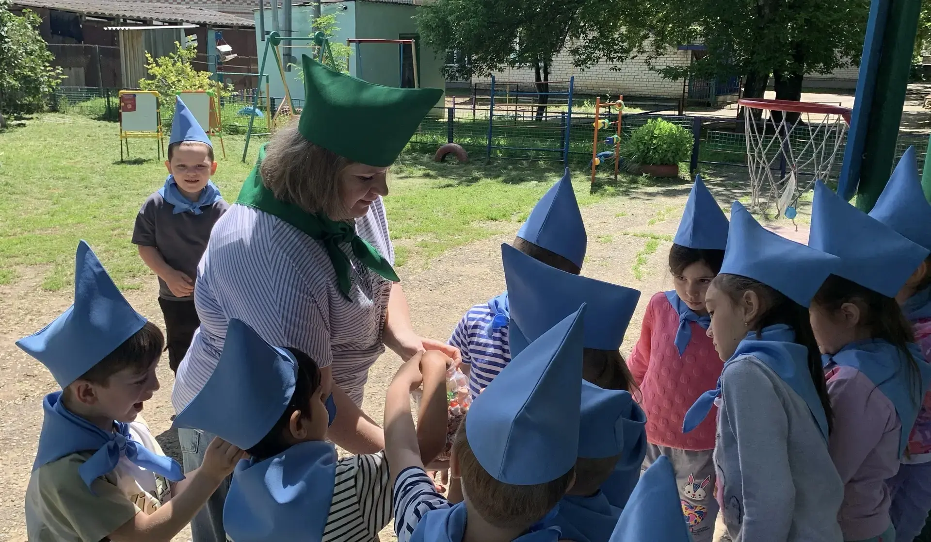 05 июня - День эколога.🌿

🌳В нашем детском саду дошколята этот день провели с пользой! Воспитатель