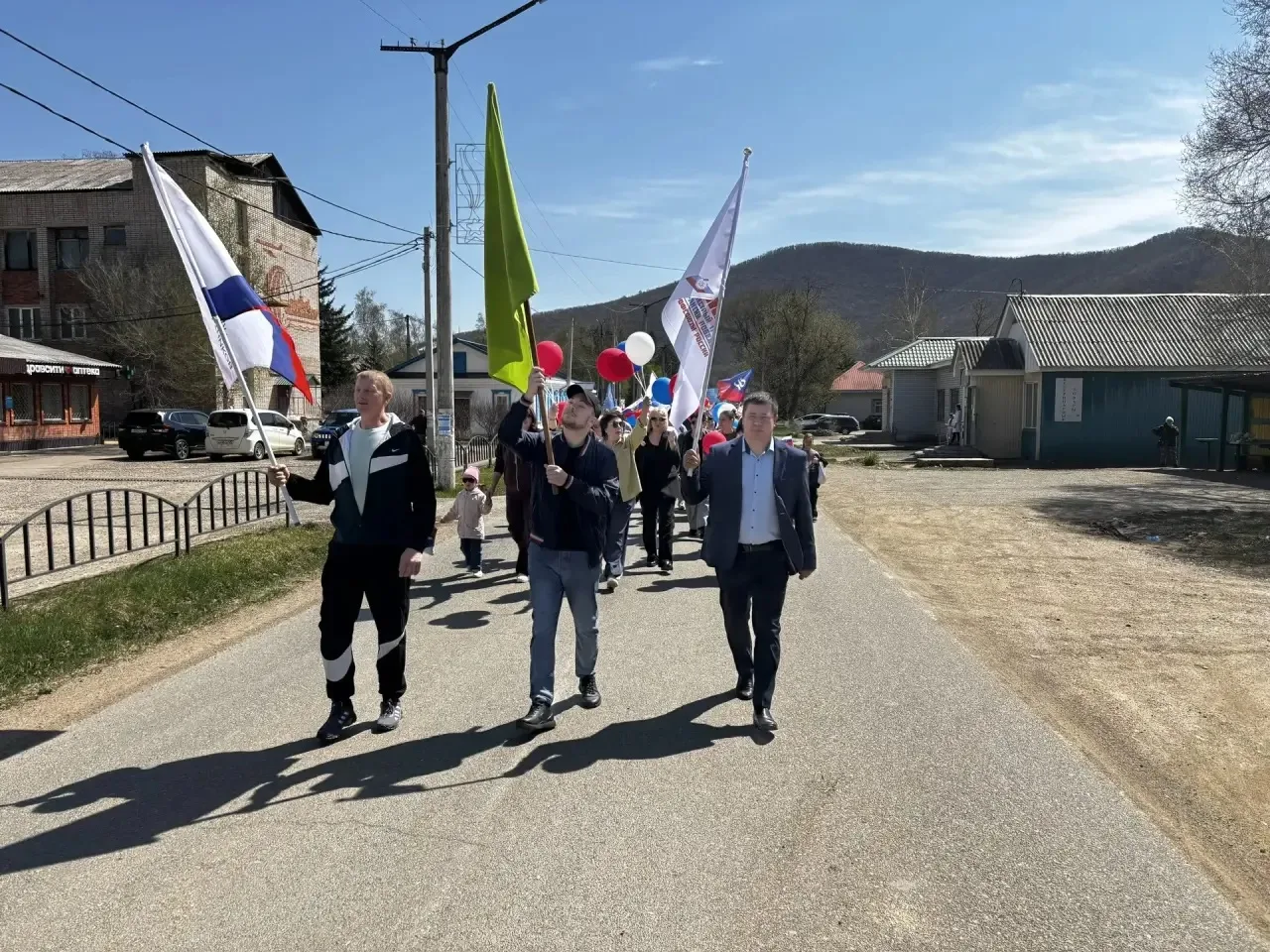 🇷🇺 Коллектив Анучинской районной больницы — в строю первомайской колонны!