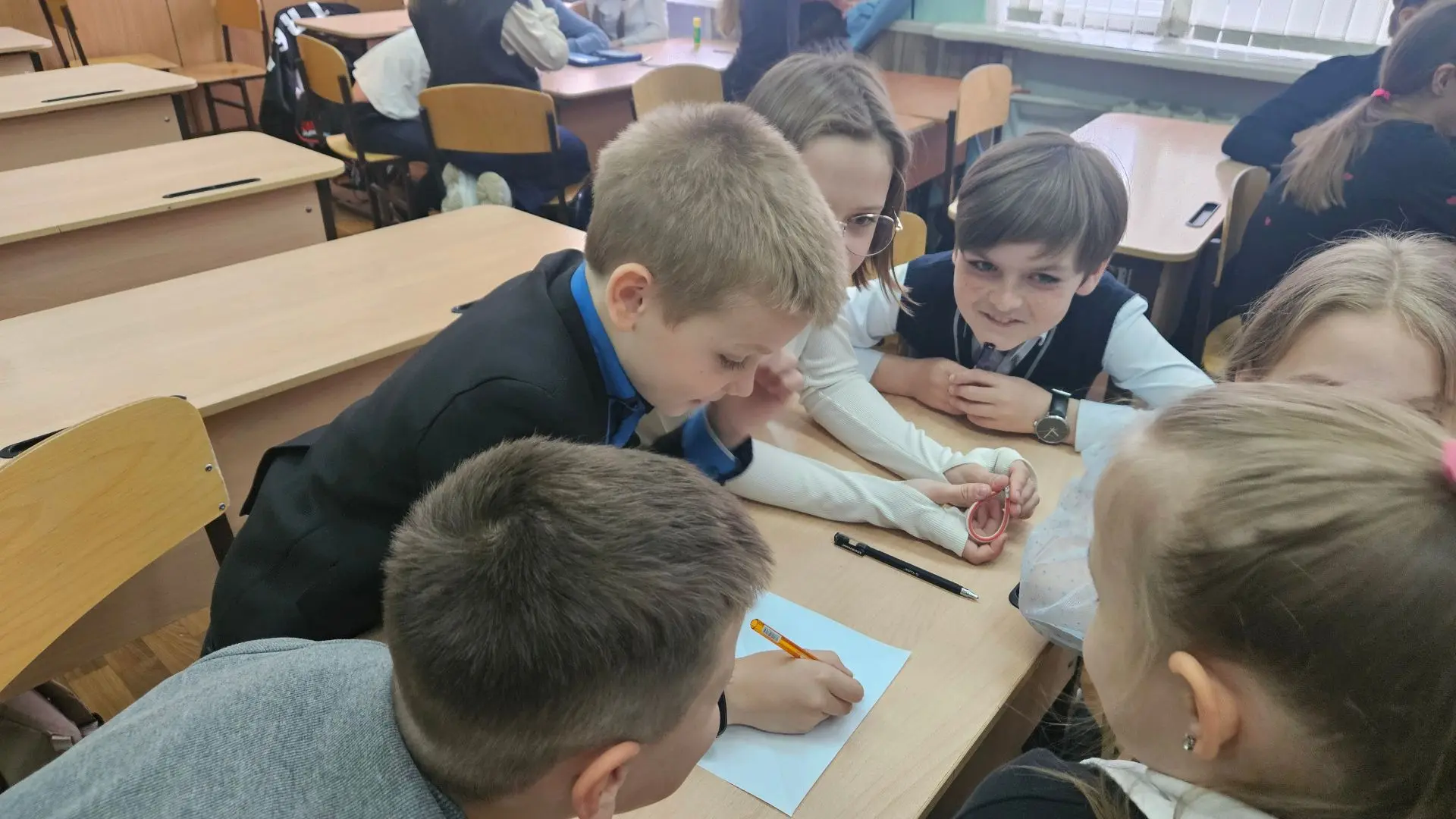 "БИБЛИОТЕКА"📚 - "ПАМЯТНЫЕ ДАТЫ"🔥  В актовом зале гимназии прошла литературная игра «Подвиг в строках