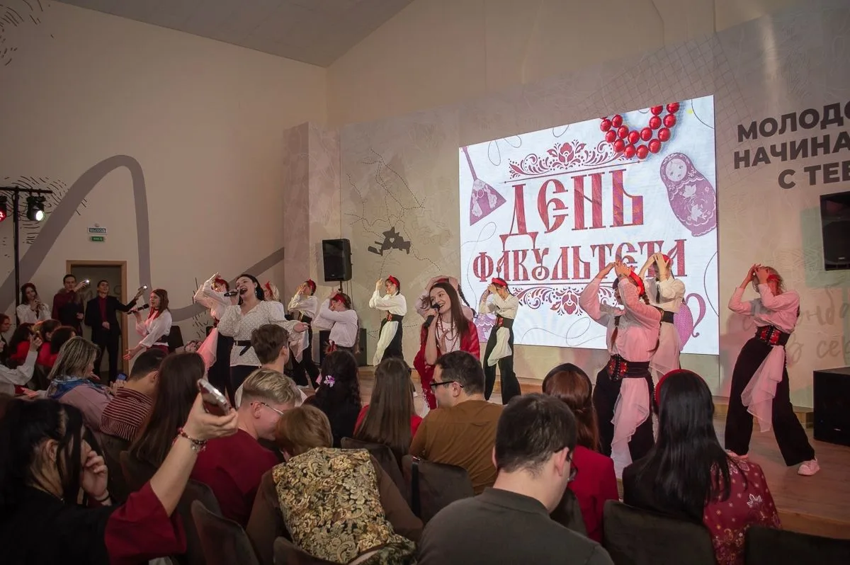 Филологи ДонГУ отметили День факультета  📚 День филологического факультета — праздник, объединяющий 