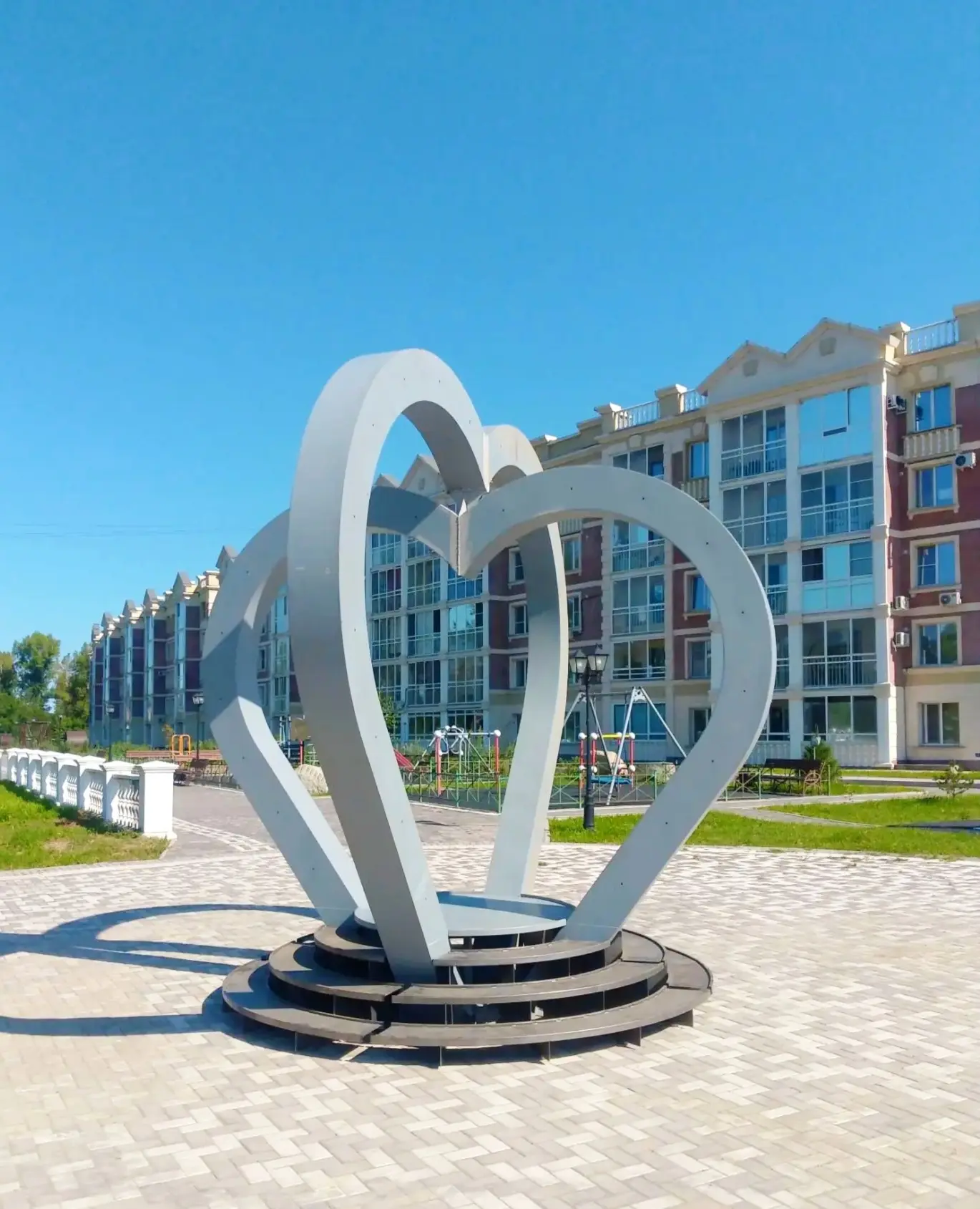 Арт-объект "Сердце" стал украшением микрорайона "Лазурный"🤍💙❤