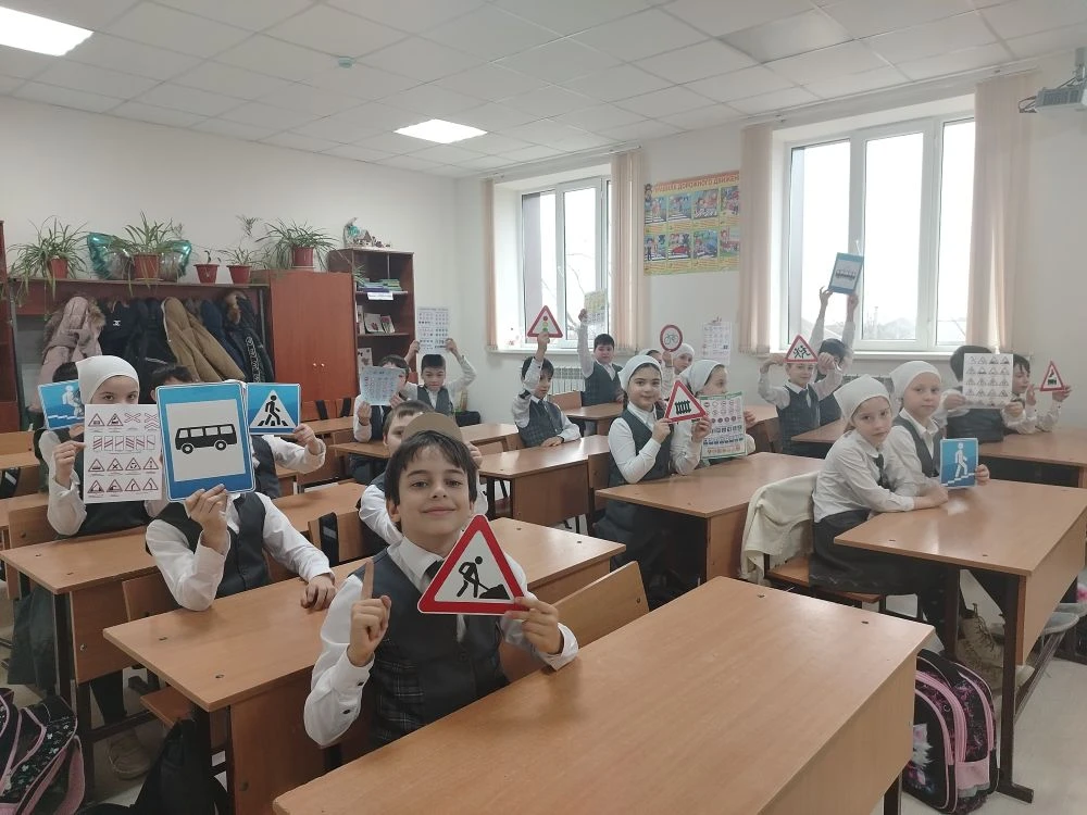 В рамках месяца, посвященного Правилам дорожного движения, классные руководители 1-11 классов, орган