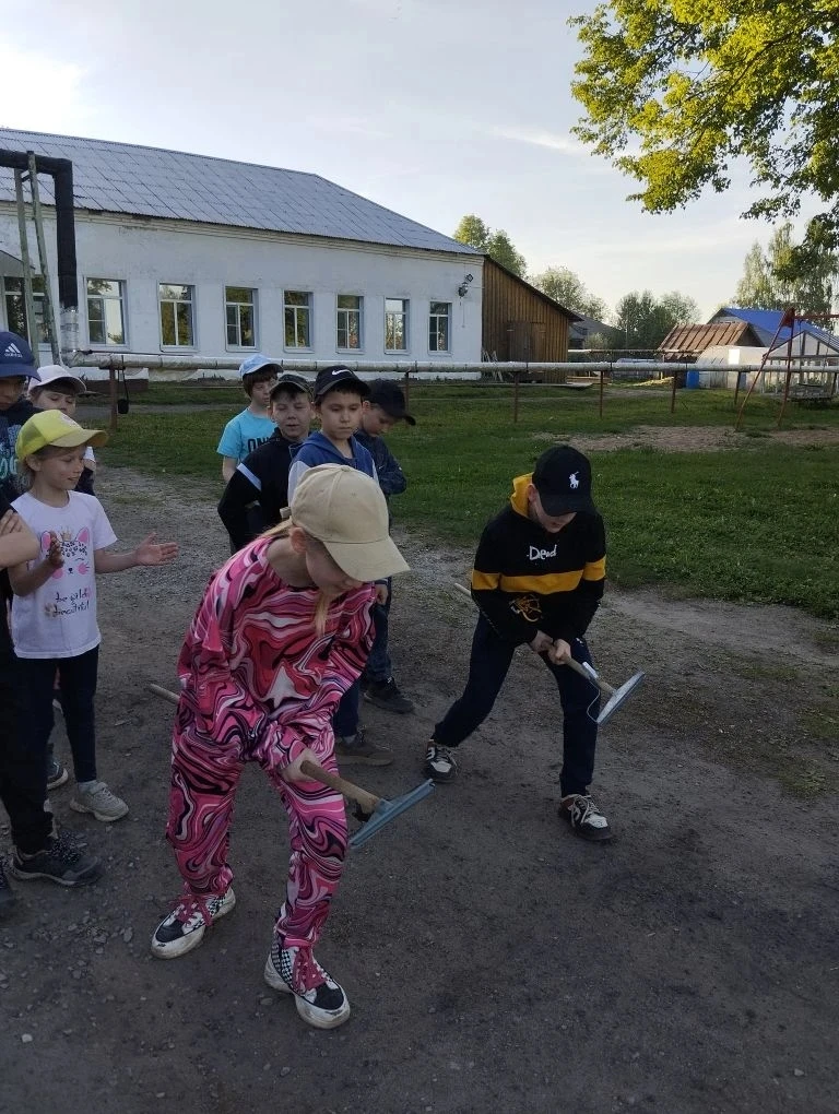 Сегодня состоялся спортивный праздник " Весёлые старты ". В мероприятии приняли участие...