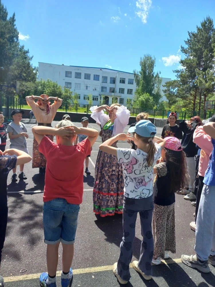 Смена набирает обороты: второй день в пришкольном лагере ☀️

29 мая стал для ребят не просто днём иг