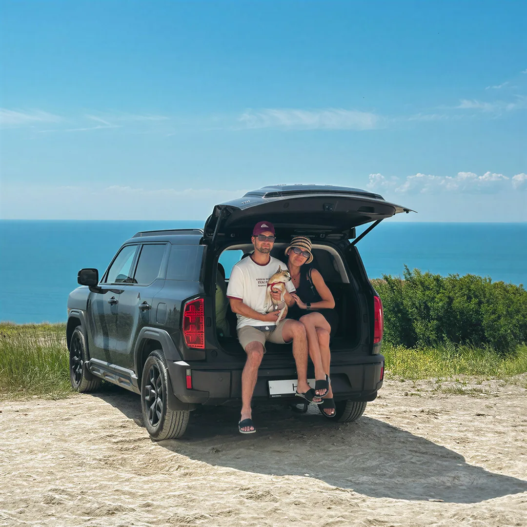 Трое в лодке HAVAL H3, считая собаку 🙋🏻‍♀️🐶🙋🏻‍♂️

Такой компанией семья отправилась на море в К
