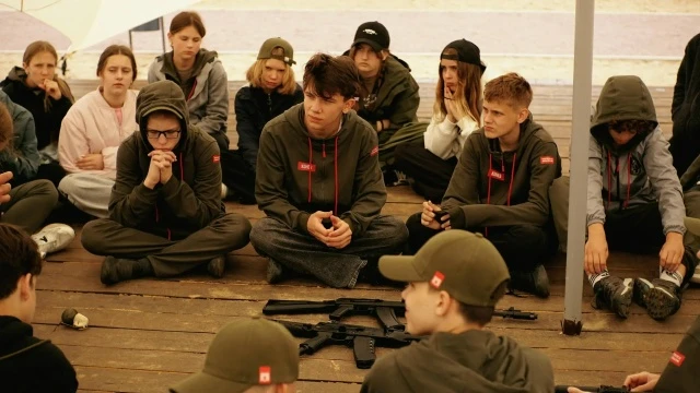 Как отдыхают летом юнармейцы?

Юнармейцы теперь уже 9 "Ж" класса лето проводят активно!
Лидер класса