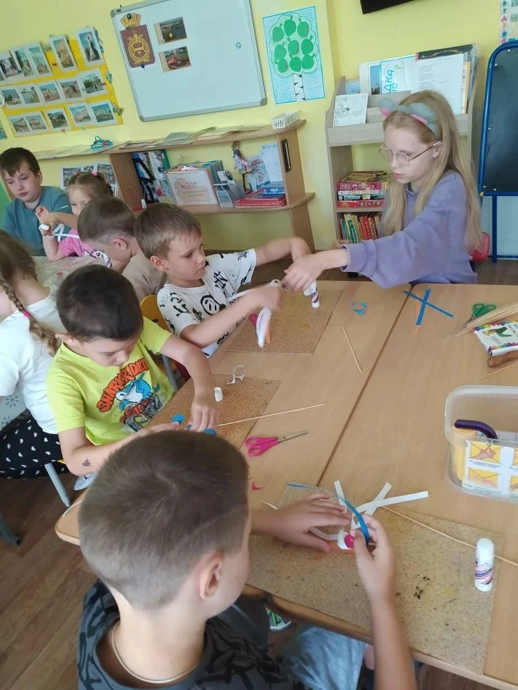 ✨ Стали выше в ЛДП #ГорСЮТ! 

🧑‍🏫 Сегодня в лагере Дзержинского района старшие ребята попробовали 