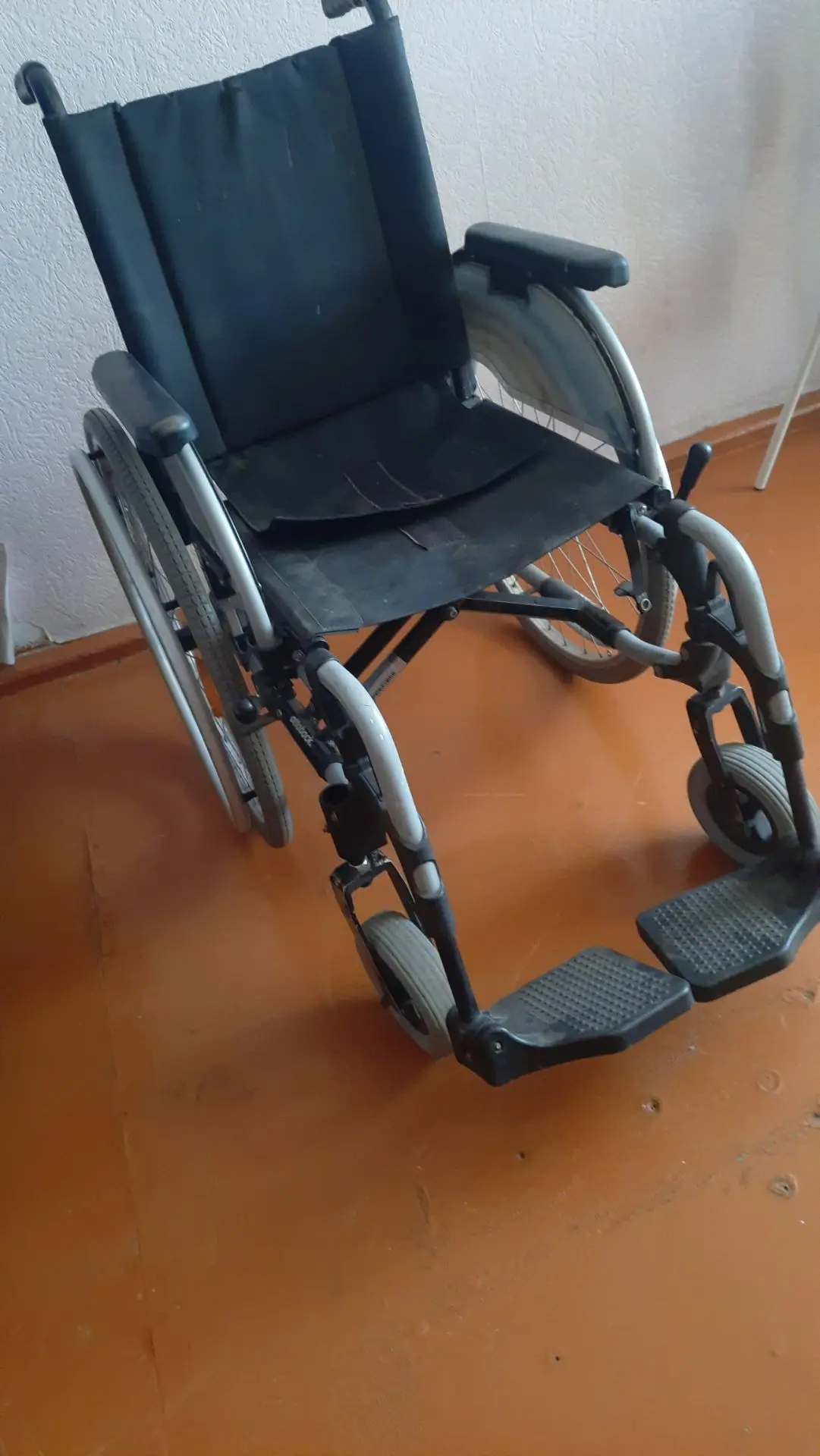 Продам инвалидную коляску, в рабочем состоянии, за 3 т р 89011363707, писать в личку. С...