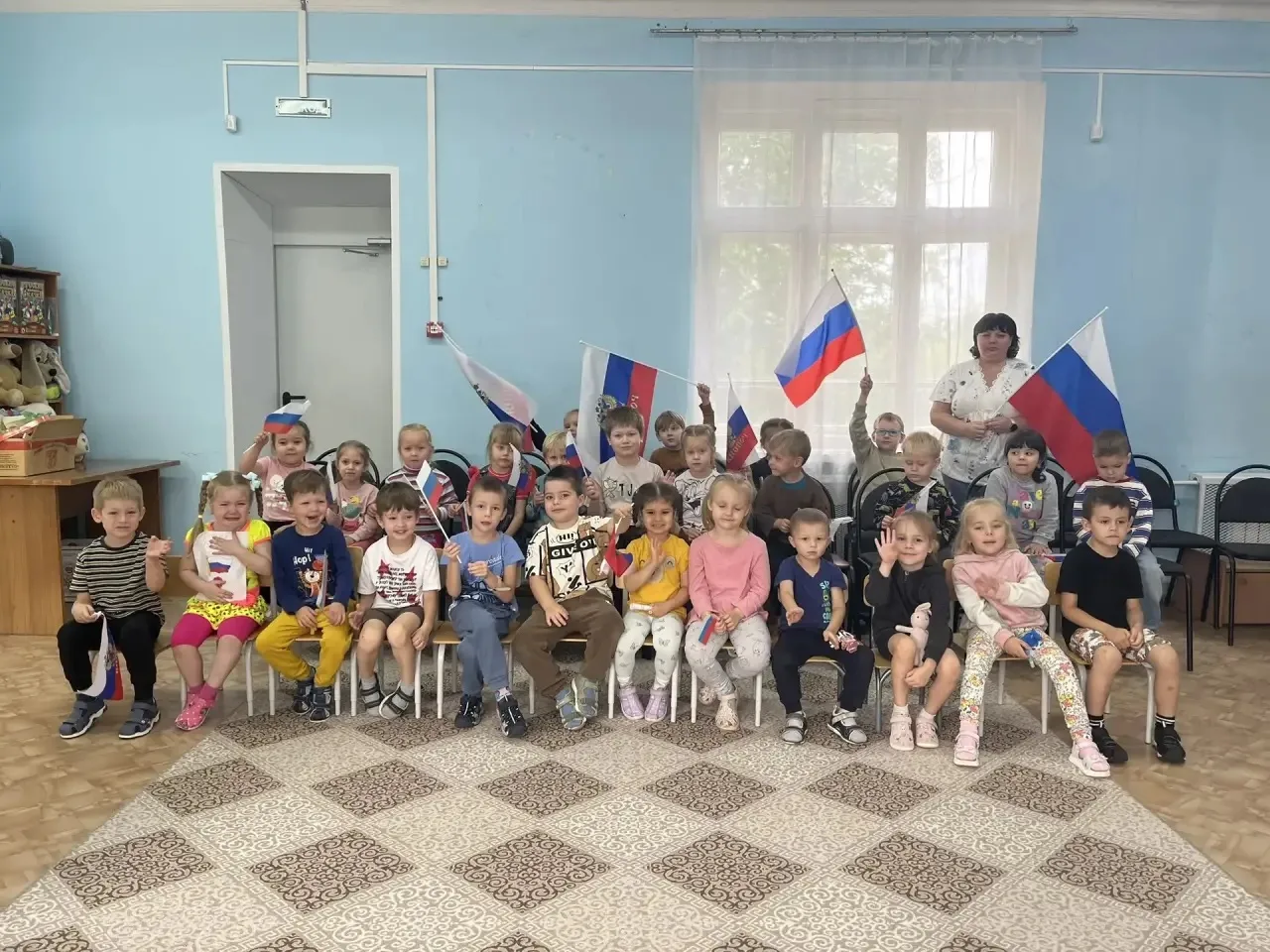 Российский флаг- воплощение самых лучших качеств современного человека, честного и спра...