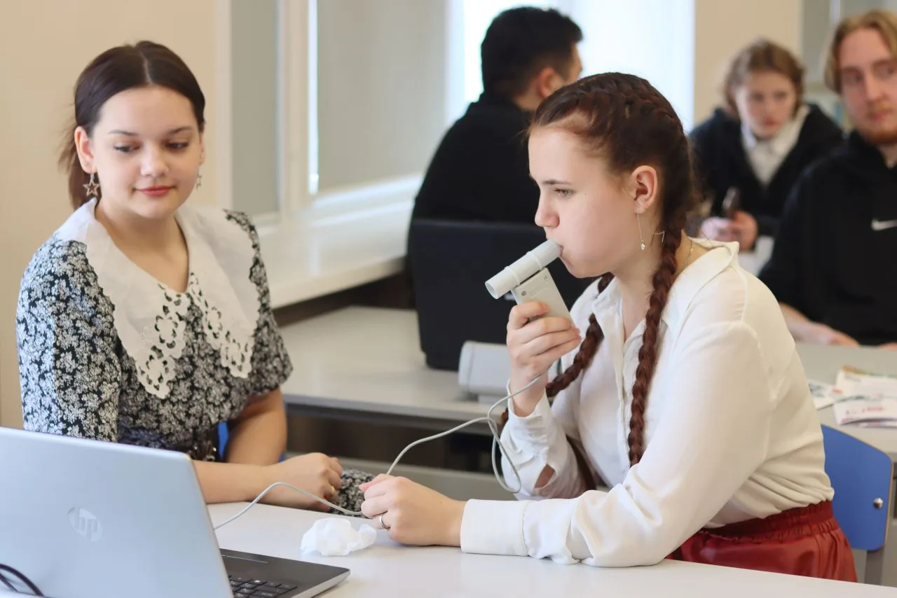 Тест-драйв профессии 👣🎓✌  В ГСГУ сегодня настоящий педагогический бум: вместе со студентами по корид