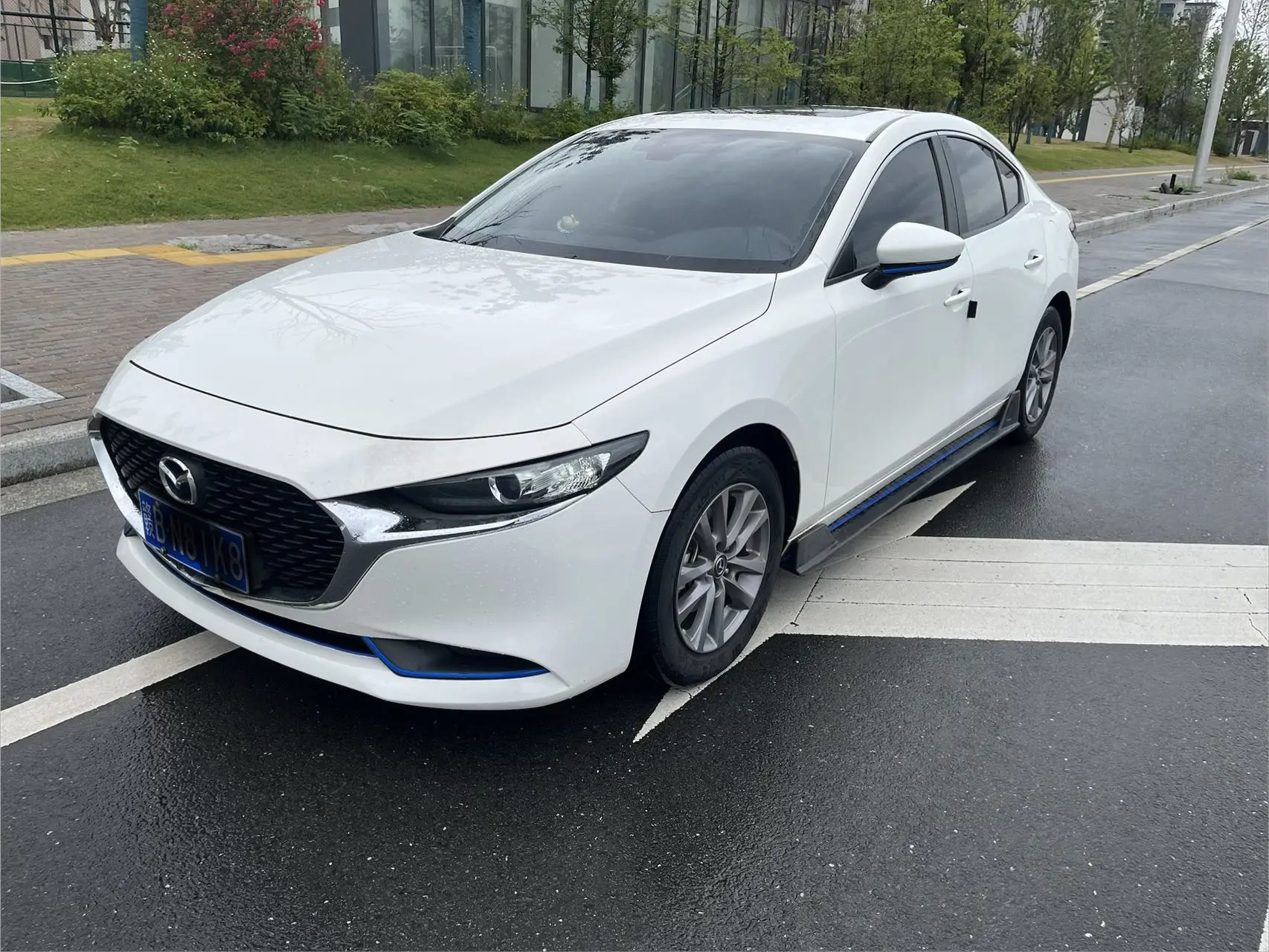 Mazda 3 1.5 118 лс
Автомат, передний привод.
Левый руль ☝️

Без окрашенных элементов, хорошая компле