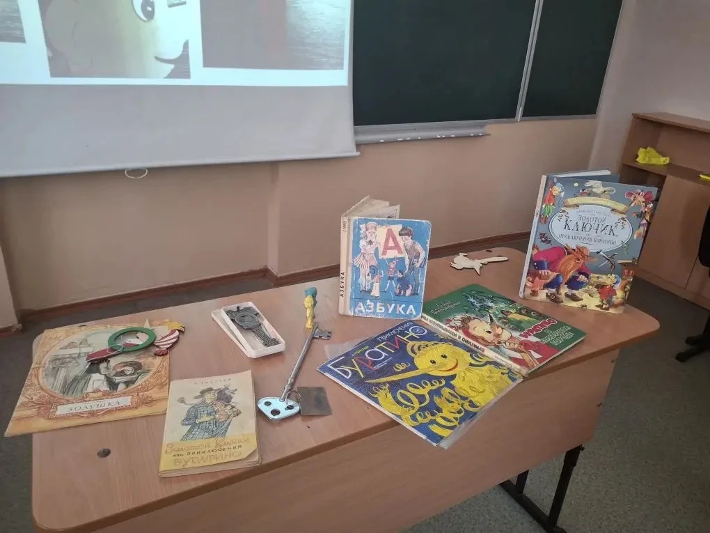 Кто доброй сказкой входит в дом 🥳

Этой строчкой начинается знаменитая финальная песня из советског