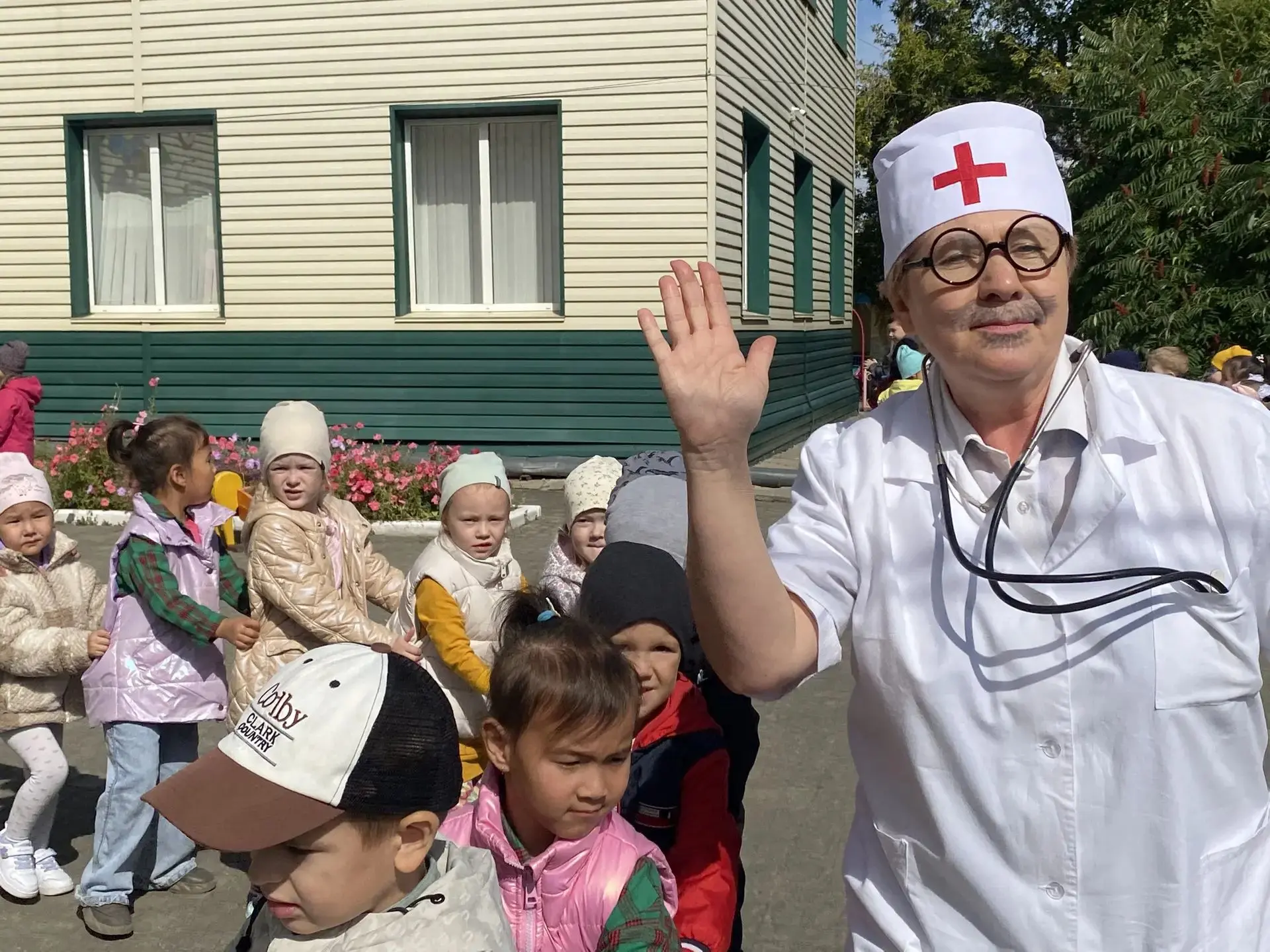 🚂✨ В НОВЫЙ УЧЕБНЫЙ ГОД — НА ВЕСЕЛОМ ПАРОВОЗИКЕ!