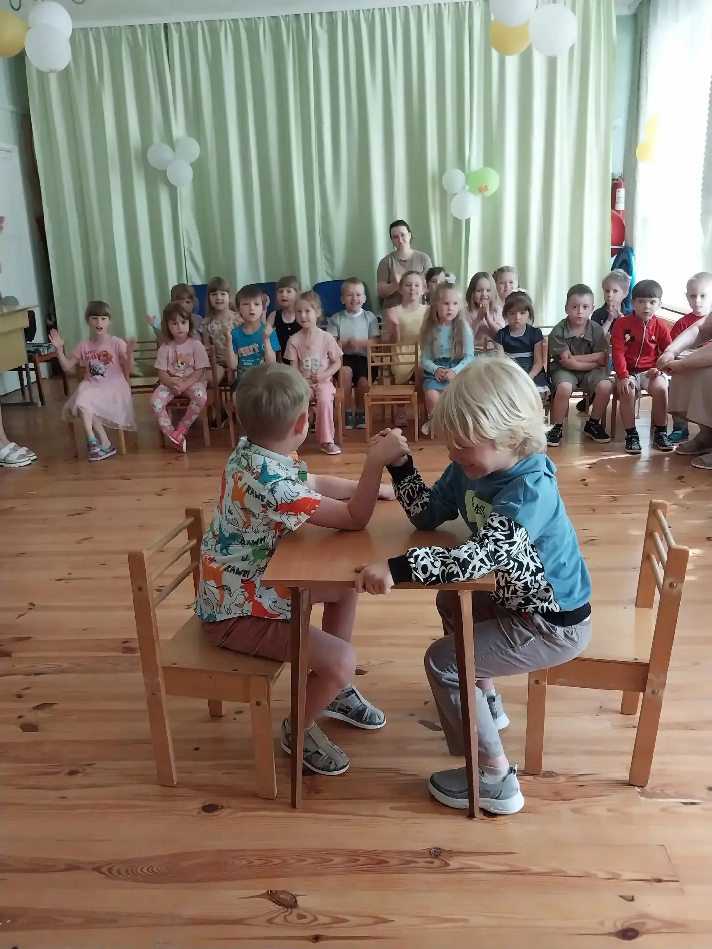 Я люблю тебя, Россия!

Квест-игра под таким названием увлекла детишек двух групп детского сада "Ивуш