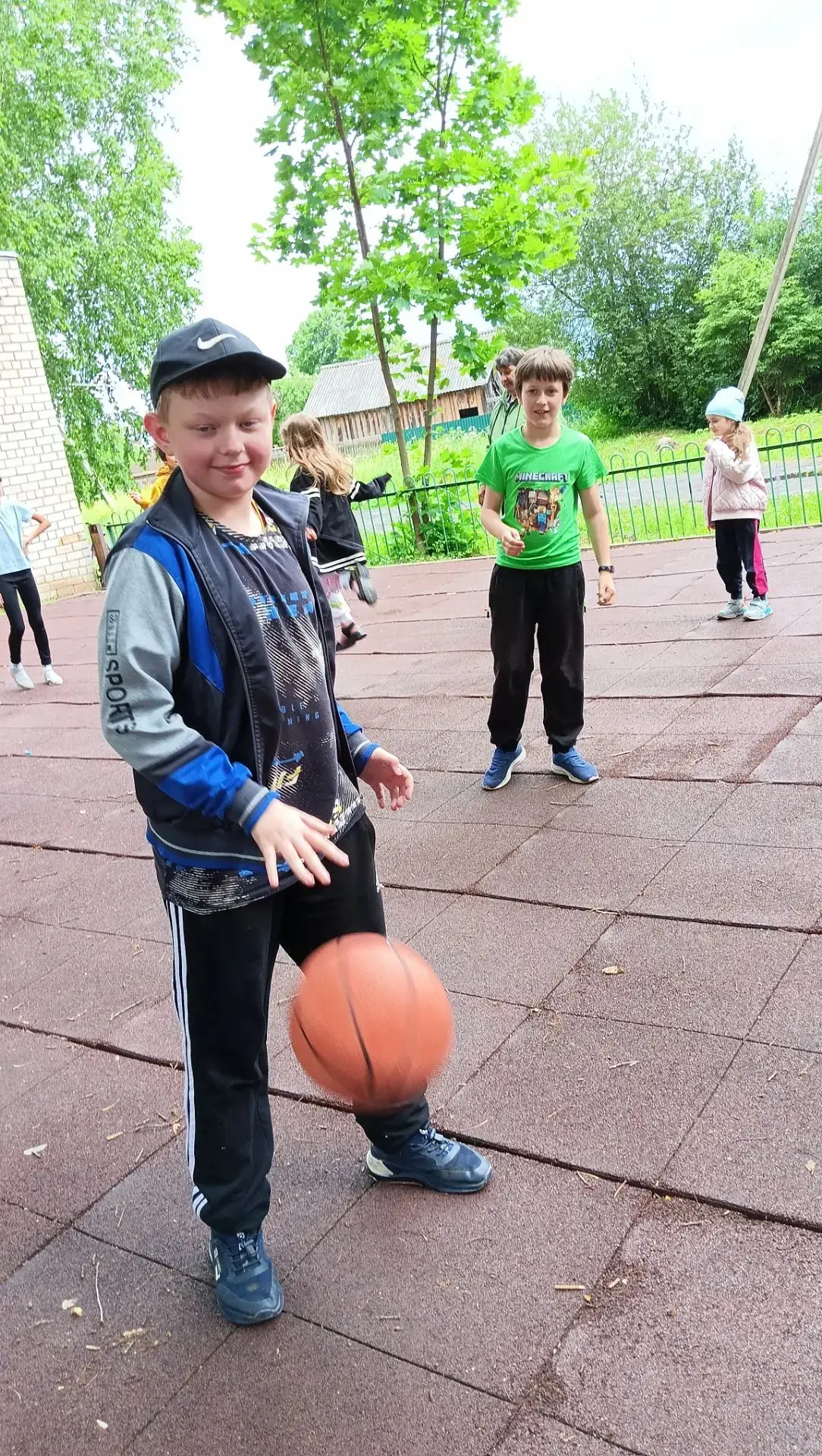 Мы сегодня на спорте! 🏐🧠🎨

День в лагере под девизом «Спорт против вредных привычек» выдался на у