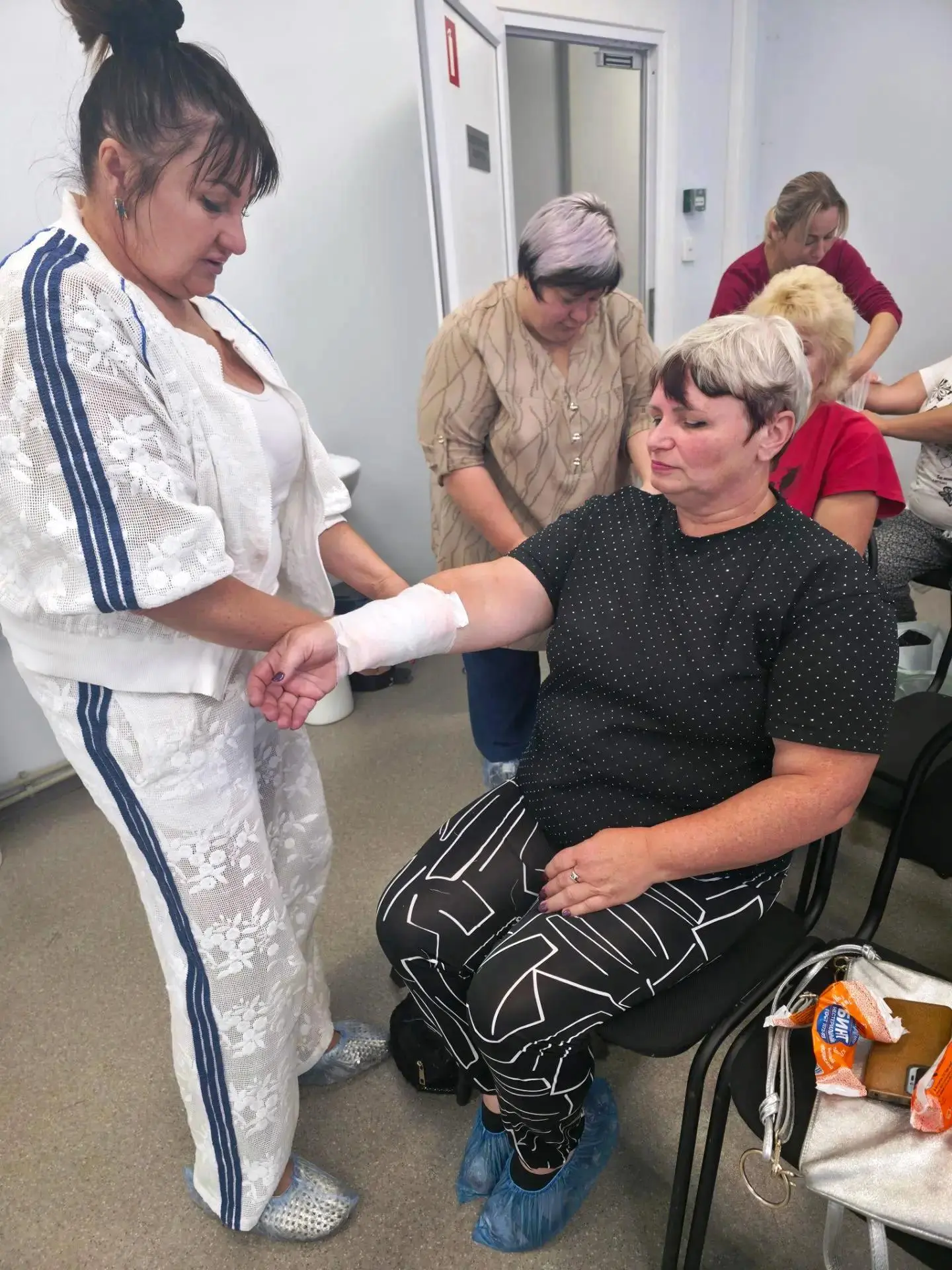 📍 Сотрудники «Ровеньковского дома‑интерната для людей с особыми потребностями» продолж...