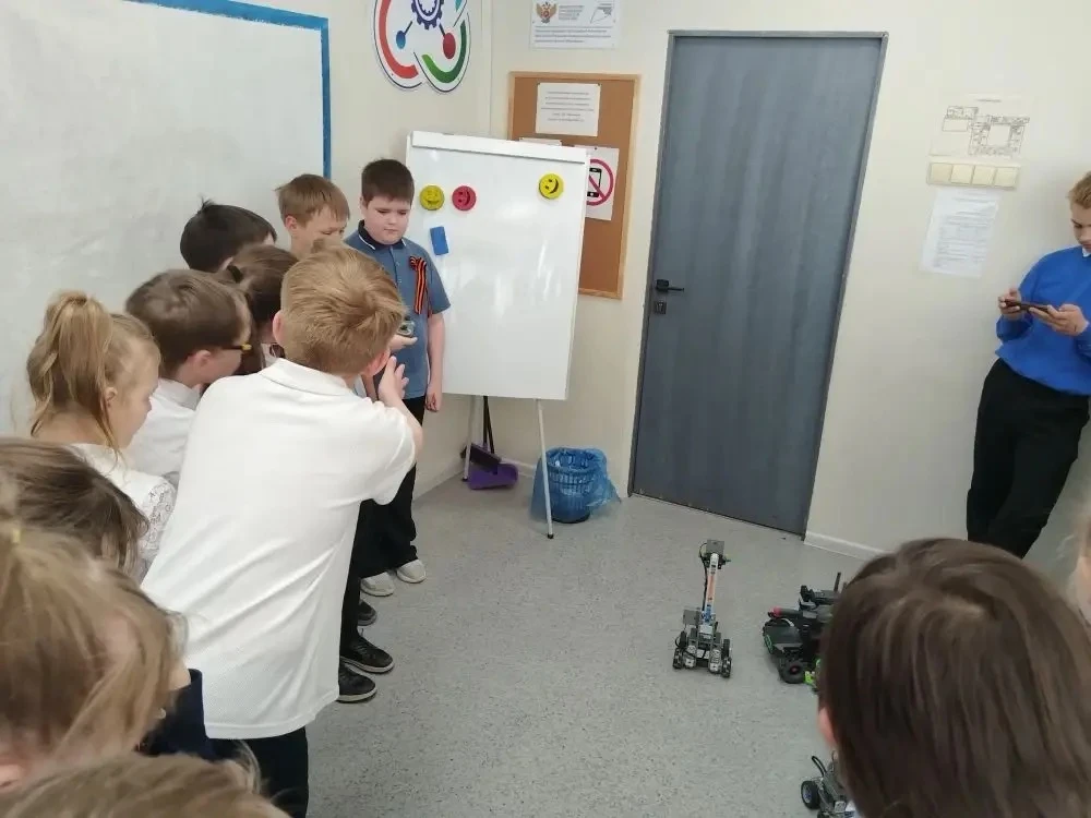 Вчера в Кванториуме был настоящий день открытий! 🤖  К нам в гости заглянули самые любознательные реб