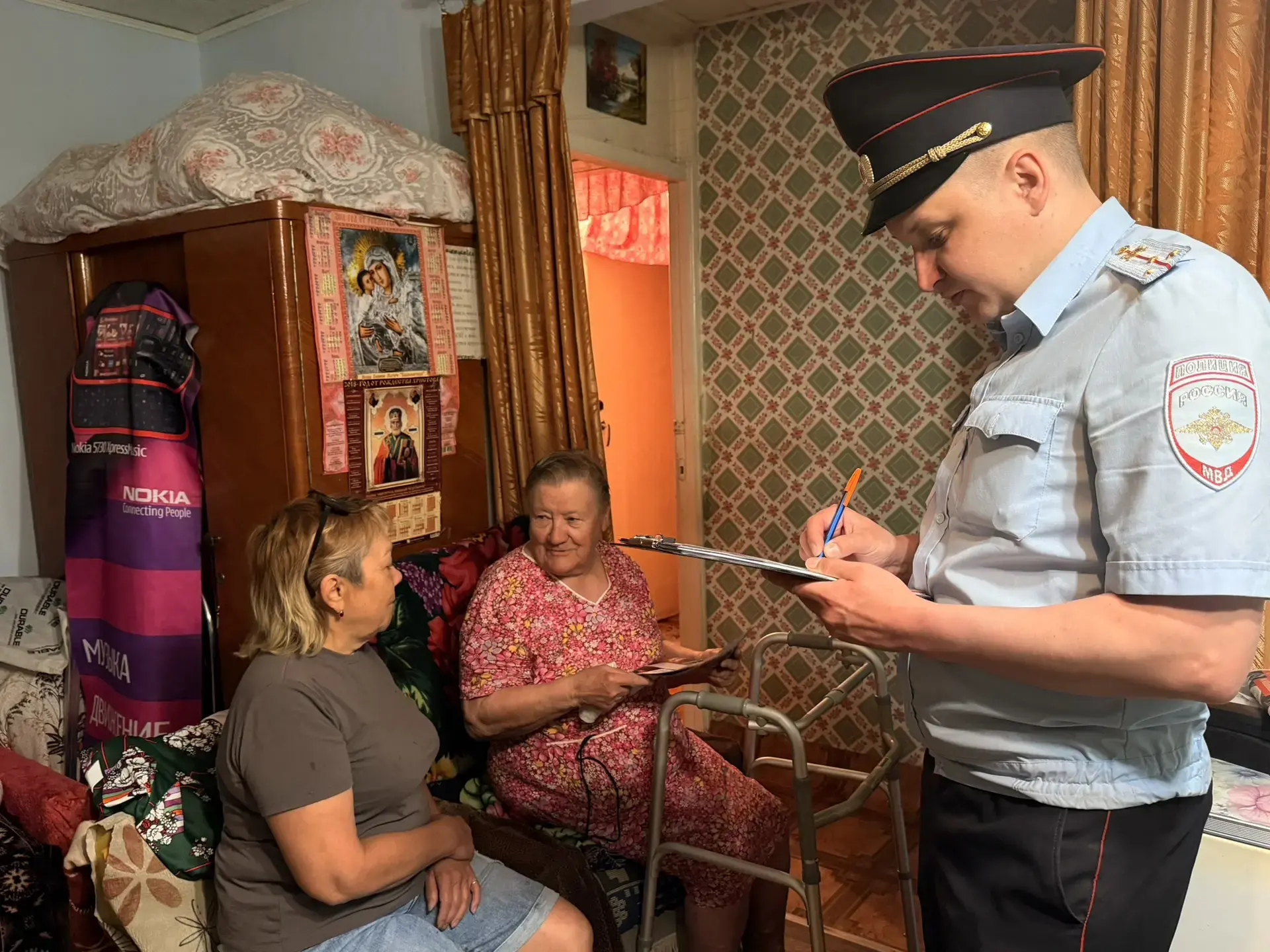 👮‍♂️ Красноярские полицейские совместно с сотрудниками соцзащиты провели профилактические беседы в 