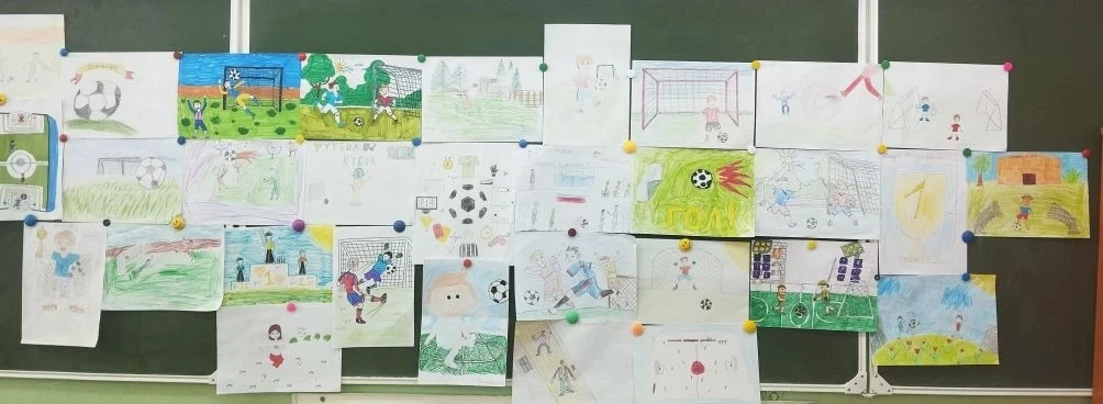 ⚽⚽⚽В рамках Всероссийского фестиваля "Футбол  в школе" в нашем лицее прошла выставка рисунков на фут