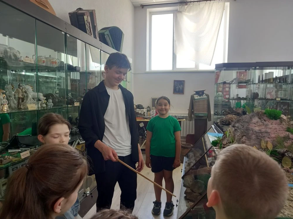 🏛️ КРЕПЫШИ ИЗУЧАЮТ ИСТОРИЮ: НАШ ДЕНЬ МУЗЕЯ ПРОШЕЛ «НА УРА»! 📅

🗓️ 10 июня в нашем пришкольном лаг